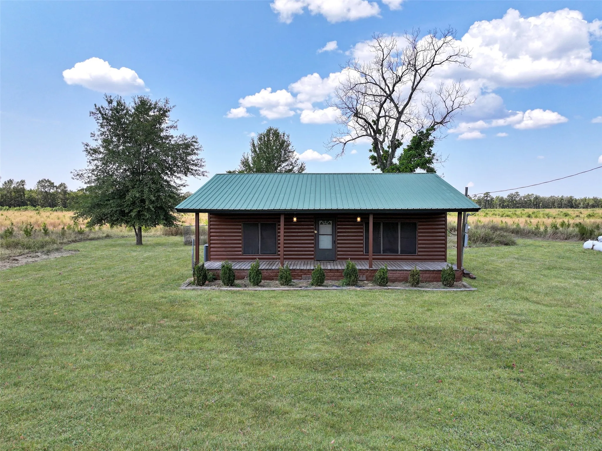 Single Family Residence For Sale in Red River (TX) County , 2461 FM 2118, Bagwell, Texas 75412, 2 Bedroom, 2 Bathroom, Garage spaces, 968 Sqft, built in 1942, mls#21375587, Real Estate Agent in Bagwell, Homes For Sale in Red River (TX) county, Homes For Sale in Bagwell, Realtor in Bagwell Texas, Real Estate Brokerage Independent Realty Texas, Luminita Cordes Realtor