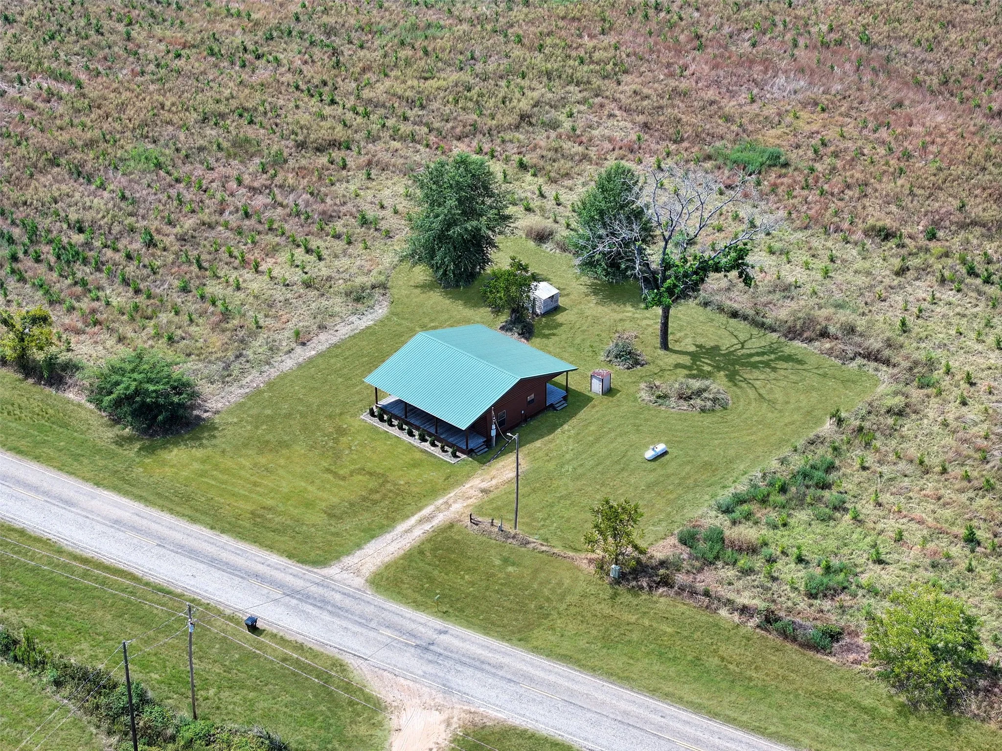 Single Family Residence For Sale in Red River (TX) County , 2461 FM 2118, Bagwell, Texas 75412, 2 Bedroom, 2 Bathroom, Garage spaces, 968 Sqft, built in 1942, mls#21375587, Real Estate Agent in Bagwell, Homes For Sale in Red River (TX) county, Homes For Sale in Bagwell, Realtor in Bagwell Texas, Real Estate Brokerage Independent Realty Texas, Luminita Cordes Realtor