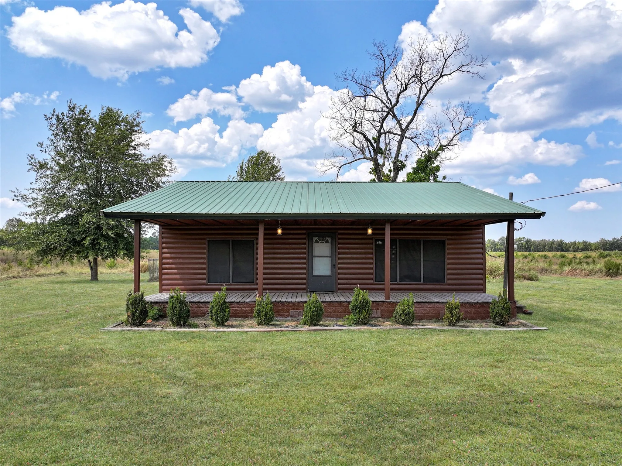 Single Family Residence For Sale in Red River (TX) County , 2461 FM 2118, Bagwell, Texas 75412, 2 Bedroom, 2 Bathroom, Garage spaces, 968 Sqft, built in 1942, mls#21375587, Real Estate Agent in Bagwell, Homes For Sale in Red River (TX) county, Homes For Sale in Bagwell, Realtor in Bagwell Texas, Real Estate Brokerage Independent Realty Texas, Luminita Cordes Realtor