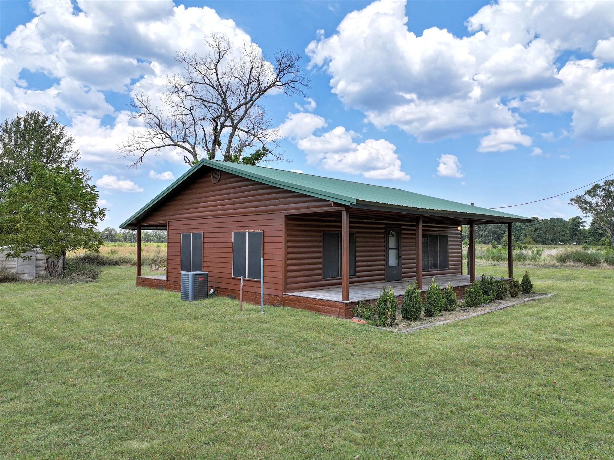 Single Family Residence For Sale in Red River (TX) County , 2461 FM 2118, Bagwell, Texas 75412, 2 Bedroom, 2 Bathroom, Garage spaces, 968 Sqft, built in 1942, mls#21375587, Real Estate Agent in Bagwell, Homes For Sale in Red River (TX) county, Homes For Sale in Bagwell, Realtor in Bagwell Texas, Real Estate Brokerage Independent Realty Texas, Luminita Cordes Realtor