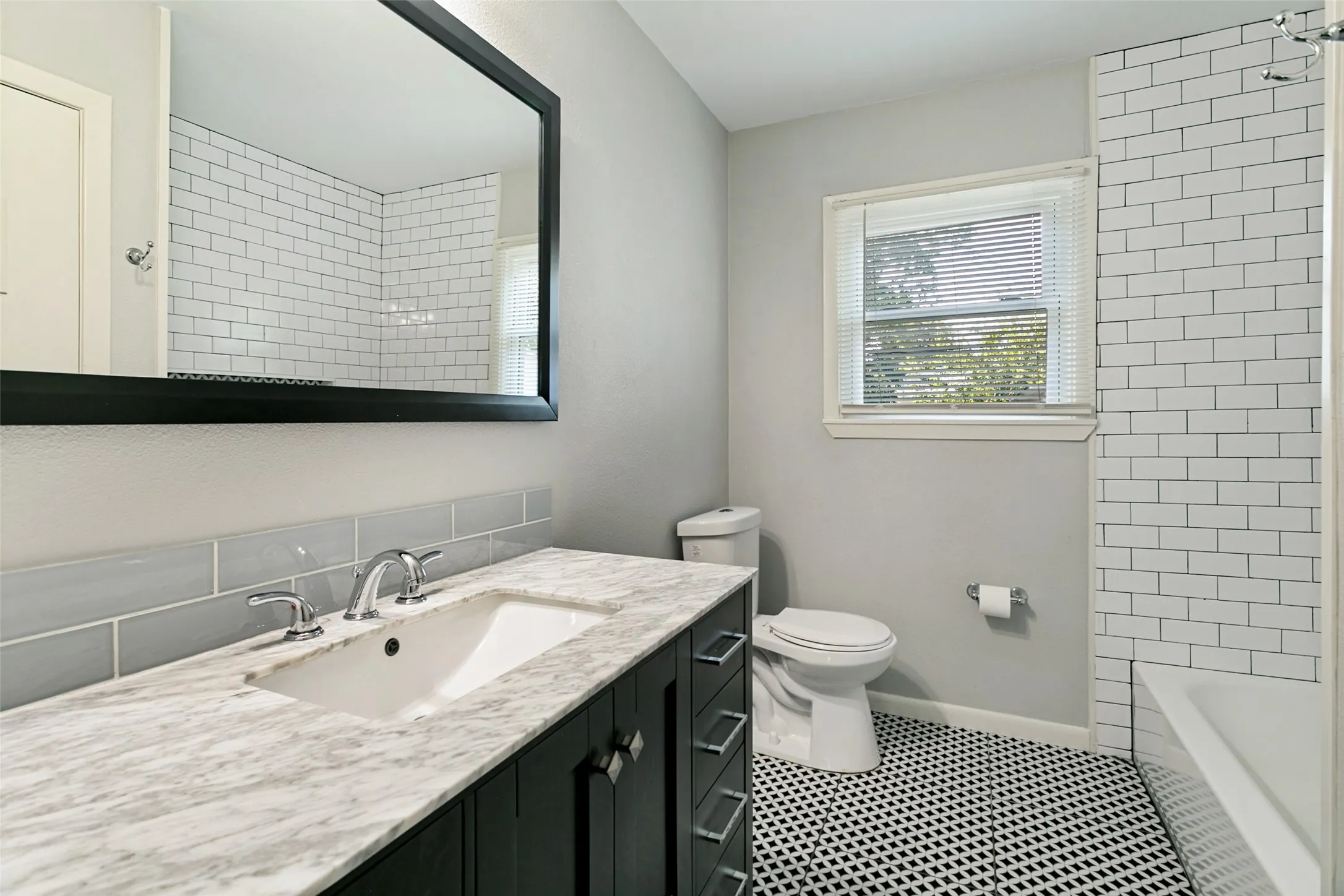 Single Family Residence For Sale in Tarrant County , 5317 Palmer Drive, Haltom City, Texas 76117, 3 Bedroom, 2 Bathroom, 1 Garage spaces, 1,228 Sqft, built in 1956, mls#21372679, Real Estate Agent in Haltom City, Homes For Sale in Tarrant county, Homes For Sale in Haltom City, Realtor in Haltom City Texas, Real Estate Brokerage Independent Realty Texas, Luminita Cordes Realtor