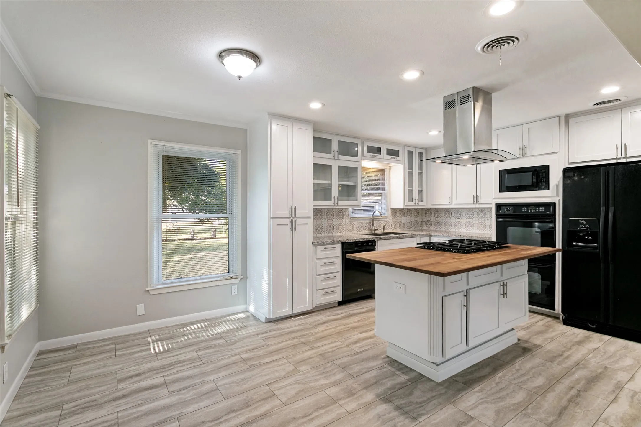 Single Family Residence For Sale in Tarrant County , 5317 Palmer Drive, Haltom City, Texas 76117, 3 Bedroom, 2 Bathroom, 1 Garage spaces, 1,228 Sqft, built in 1956, mls#21372679, Real Estate Agent in Haltom City, Homes For Sale in Tarrant county, Homes For Sale in Haltom City, Realtor in Haltom City Texas, Real Estate Brokerage Independent Realty Texas, Luminita Cordes Realtor
