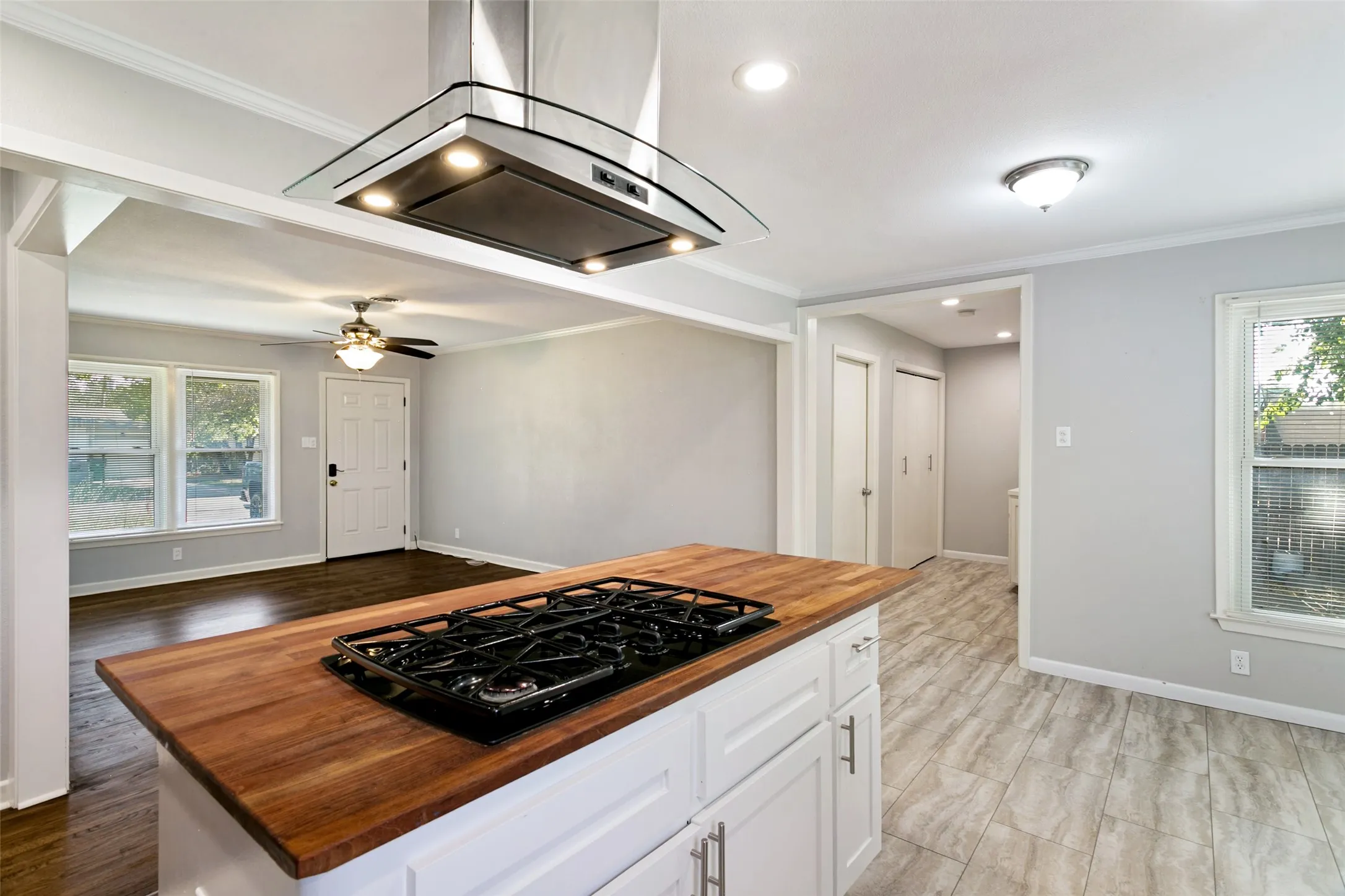 Single Family Residence For Sale in Tarrant County , 5317 Palmer Drive, Haltom City, Texas 76117, 3 Bedroom, 2 Bathroom, 1 Garage spaces, 1,228 Sqft, built in 1956, mls#21372679, Real Estate Agent in Haltom City, Homes For Sale in Tarrant county, Homes For Sale in Haltom City, Realtor in Haltom City Texas, Real Estate Brokerage Independent Realty Texas, Luminita Cordes Realtor