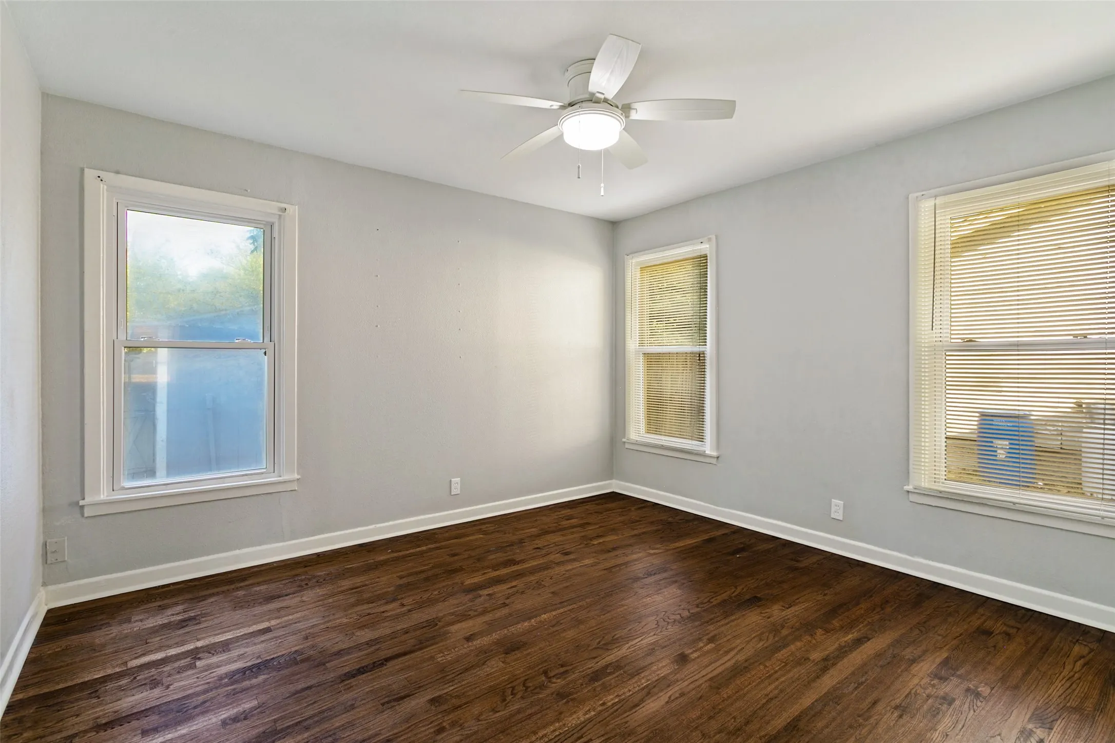 Single Family Residence For Sale in Tarrant County , 5317 Palmer Drive, Haltom City, Texas 76117, 3 Bedroom, 2 Bathroom, 1 Garage spaces, 1,228 Sqft, built in 1956, mls#21372679, Real Estate Agent in Haltom City, Homes For Sale in Tarrant county, Homes For Sale in Haltom City, Realtor in Haltom City Texas, Real Estate Brokerage Independent Realty Texas, Luminita Cordes Realtor