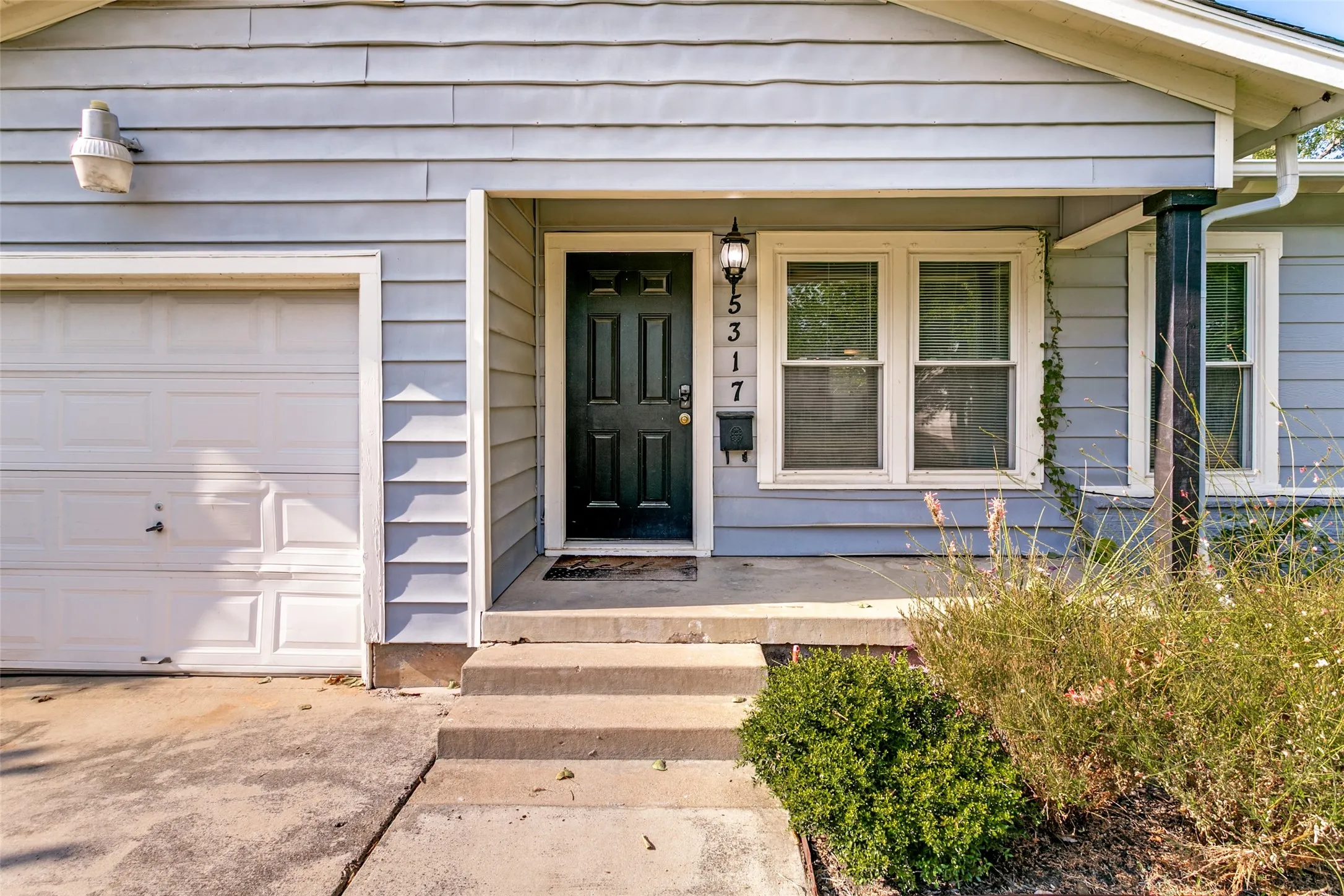 Single Family Residence For Sale in Tarrant County , 5317 Palmer Drive, Haltom City, Texas 76117, 3 Bedroom, 2 Bathroom, 1 Garage spaces, 1,228 Sqft, built in 1956, mls#21372679, Real Estate Agent in Haltom City, Homes For Sale in Tarrant county, Homes For Sale in Haltom City, Realtor in Haltom City Texas, Real Estate Brokerage Independent Realty Texas, Luminita Cordes Realtor