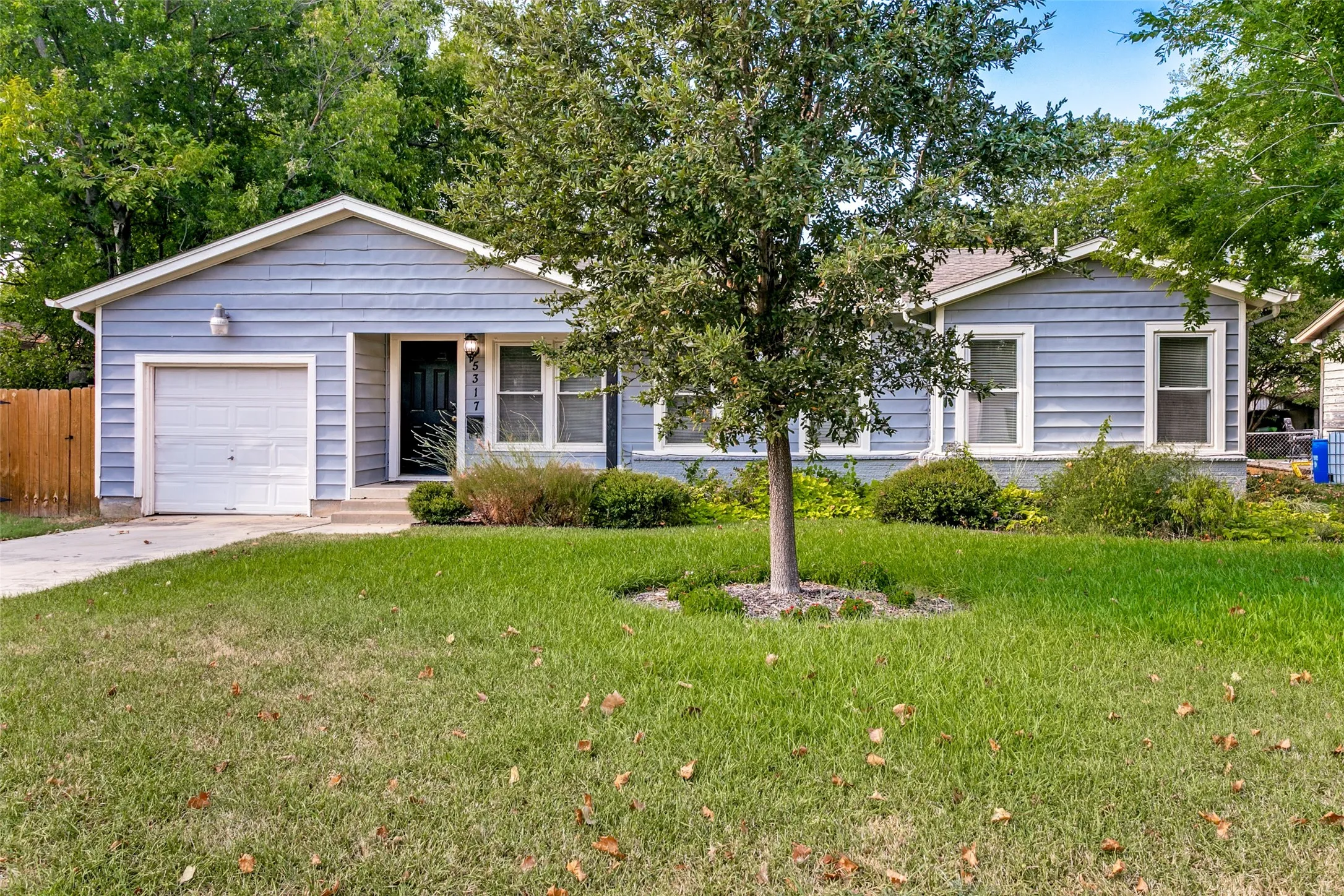 Single Family Residence For Sale in Tarrant County , 5317 Palmer Drive, Haltom City, Texas 76117, 3 Bedroom, 2 Bathroom, 1 Garage spaces, 1,228 Sqft, built in 1956, mls#21372679, Real Estate Agent in Haltom City, Homes For Sale in Tarrant county, Homes For Sale in Haltom City, Realtor in Haltom City Texas, Real Estate Brokerage Independent Realty Texas, Luminita Cordes Realtor
