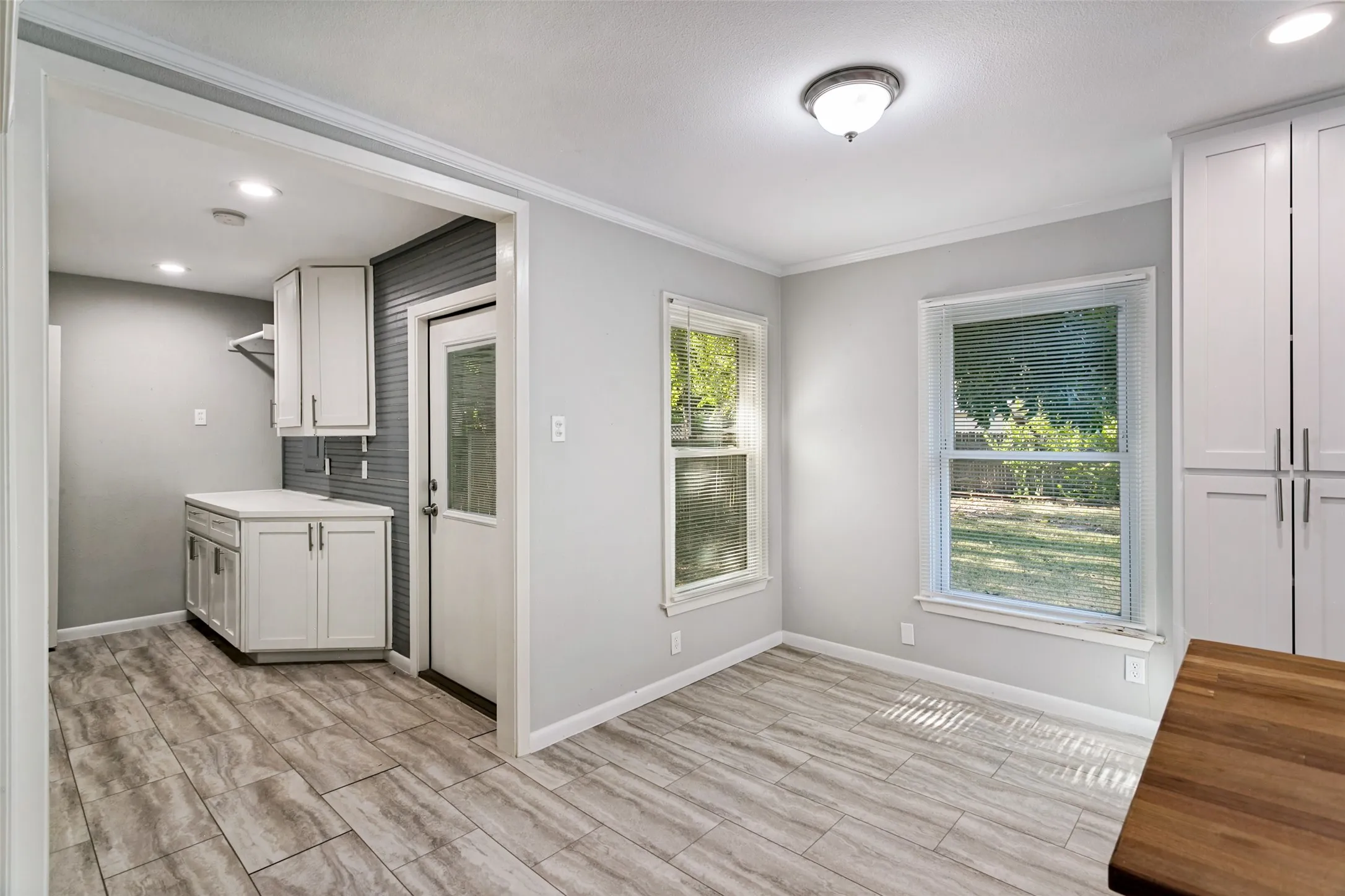 Single Family Residence For Sale in Tarrant County , 5317 Palmer Drive, Haltom City, Texas 76117, 3 Bedroom, 2 Bathroom, 1 Garage spaces, 1,228 Sqft, built in 1956, mls#21372679, Real Estate Agent in Haltom City, Homes For Sale in Tarrant county, Homes For Sale in Haltom City, Realtor in Haltom City Texas, Real Estate Brokerage Independent Realty Texas, Luminita Cordes Realtor