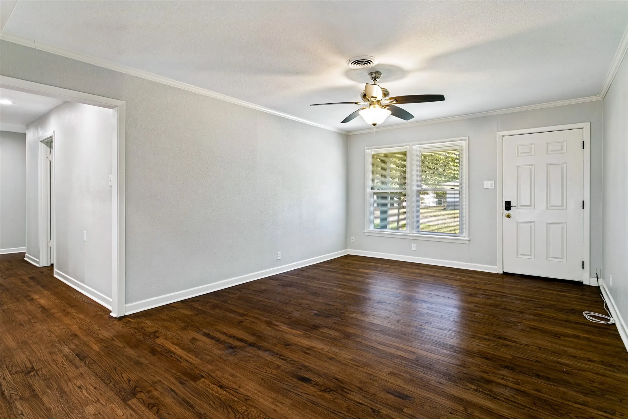 Single Family Residence For Sale in Tarrant County , 5317 Palmer Drive, Haltom City, Texas 76117, 3 Bedroom, 2 Bathroom, 1 Garage spaces, 1,228 Sqft, built in 1956, mls#21372679, Real Estate Agent in Haltom City, Homes For Sale in Tarrant county, Homes For Sale in Haltom City, Realtor in Haltom City Texas, Real Estate Brokerage Independent Realty Texas, Luminita Cordes Realtor