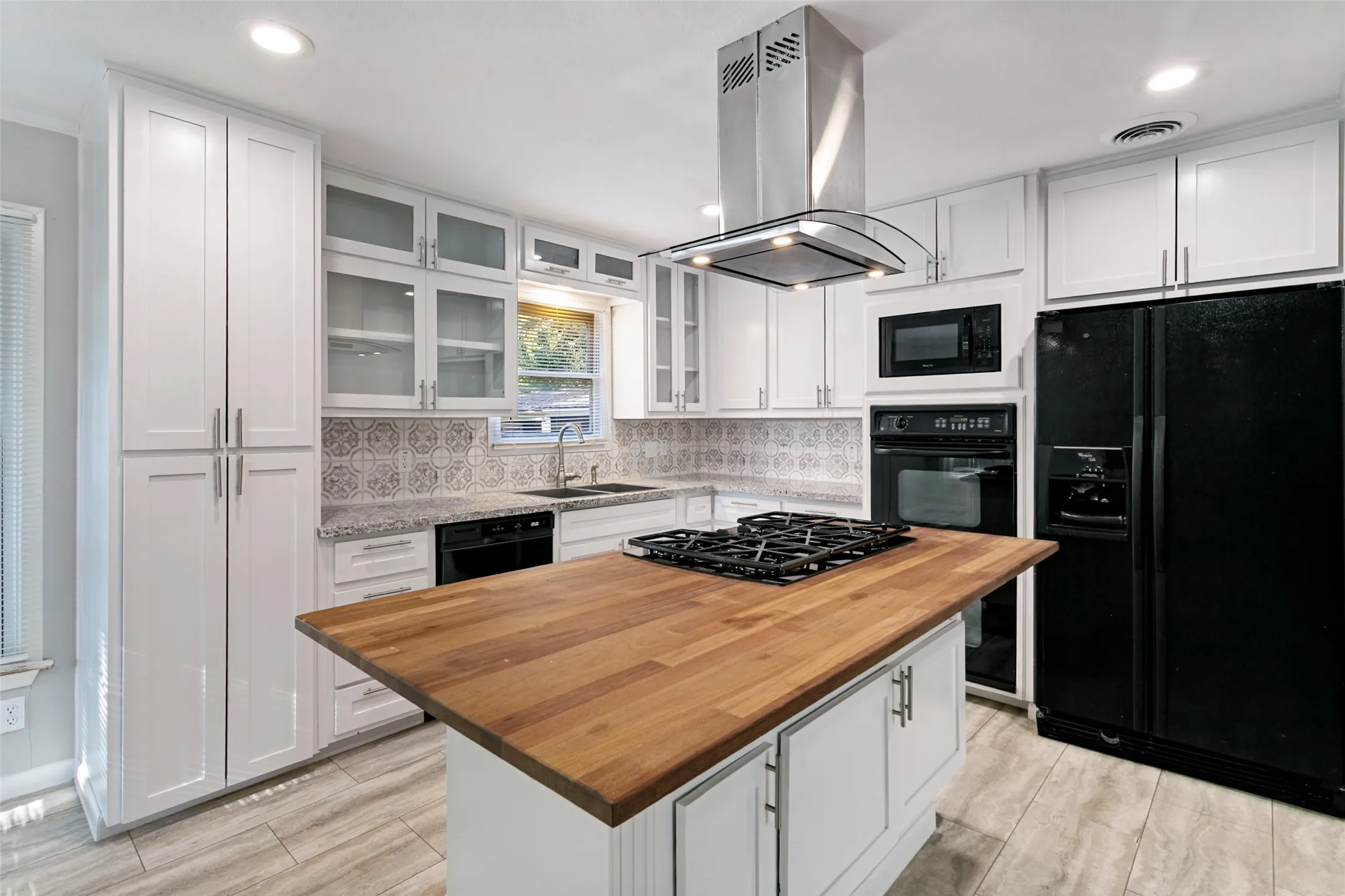 Single Family Residence For Sale in Tarrant County , 5317 Palmer Drive, Haltom City, Texas 76117, 3 Bedroom, 2 Bathroom, 1 Garage spaces, 1,228 Sqft, built in 1956, mls#21372679, Real Estate Agent in Haltom City, Homes For Sale in Tarrant county, Homes For Sale in Haltom City, Realtor in Haltom City Texas, Real Estate Brokerage Independent Realty Texas, Luminita Cordes Realtor