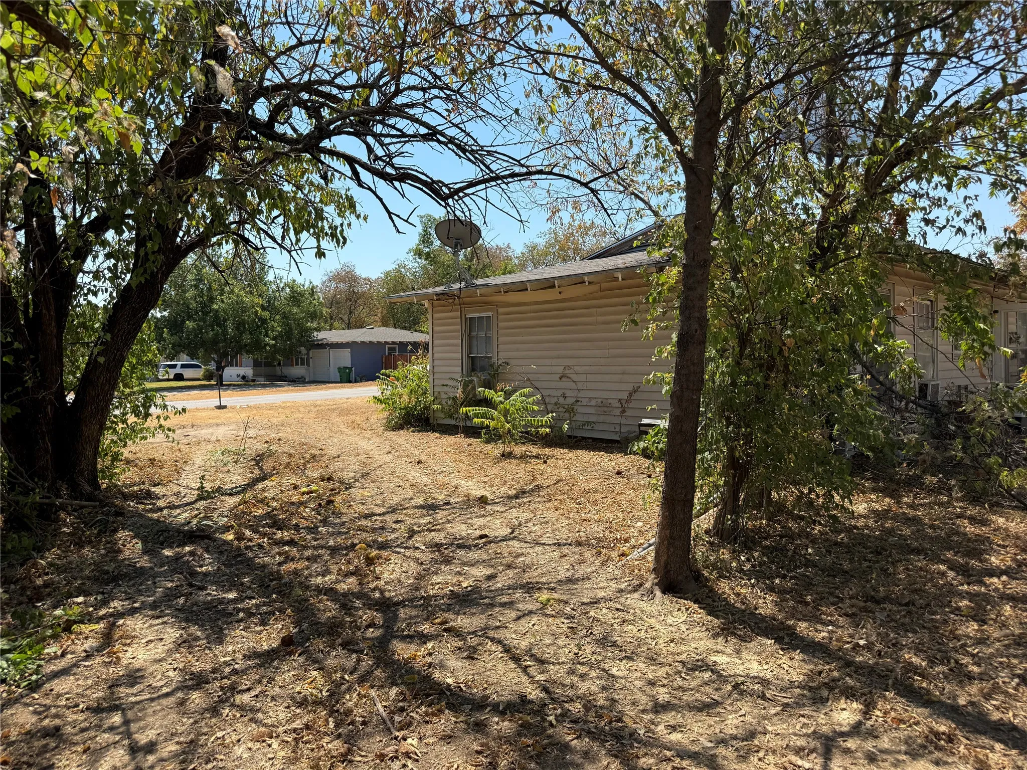 Single Family Residence For Sale in Tarrant County , 2217 Nina Marie Street, Sansom Park, Texas 76114, 3 Bedroom, 1 Bathroom, Garage spaces, 832 Sqft, built in 1952, mls#21374606, Real Estate Agent in Sansom Park, Homes For Sale in Tarrant county, Homes For Sale in Sansom Park, Realtor in Sansom Park Texas, Real Estate Brokerage Independent Realty Texas, Luminita Cordes Realtor