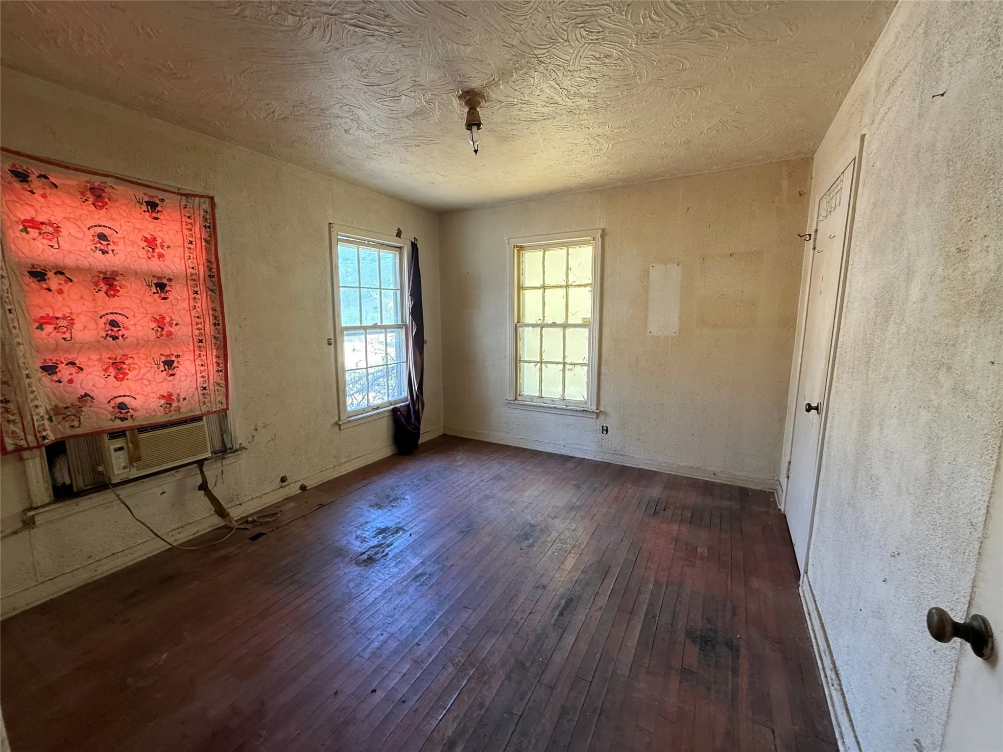 Single Family Residence For Sale in Tarrant County , 2217 Nina Marie Street, Sansom Park, Texas 76114, 3 Bedroom, 1 Bathroom, Garage spaces, 832 Sqft, built in 1952, mls#21374606, Real Estate Agent in Sansom Park, Homes For Sale in Tarrant county, Homes For Sale in Sansom Park, Realtor in Sansom Park Texas, Real Estate Brokerage Independent Realty Texas, Luminita Cordes Realtor