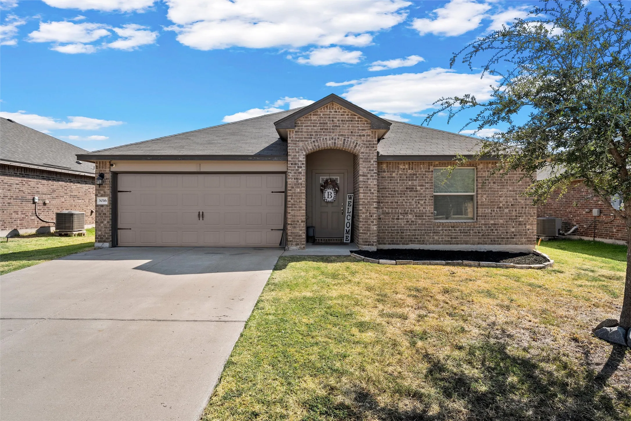 Single Family Residence For Sale in Mc Lennan County , 3016 Jackal Drive, Lorena, Texas 76655, 4 Bedroom, 2 Bathroom, 2 Garage spaces, 1,685 Sqft, built in 2019, mls#21374333, Real Estate Agent in Lorena, Homes For Sale in Mc Lennan county, Homes For Sale in Lorena, Realtor in Lorena Texas, Real Estate Brokerage Independent Realty Texas, Luminita Cordes Realtor