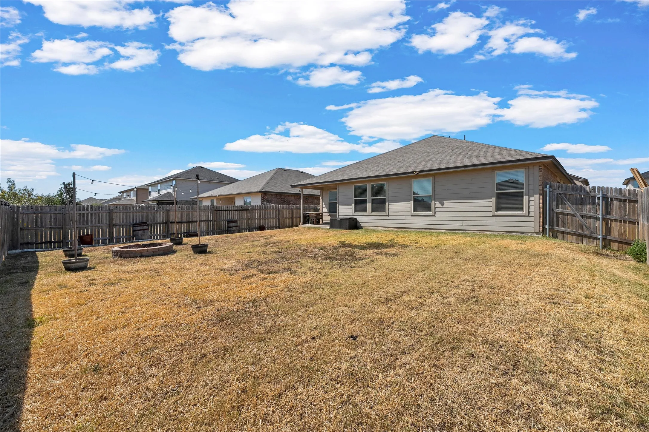 Single Family Residence For Sale in Mc Lennan County , 3016 Jackal Drive, Lorena, Texas 76655, 4 Bedroom, 2 Bathroom, 2 Garage spaces, 1,685 Sqft, built in 2019, mls#21374333, Real Estate Agent in Lorena, Homes For Sale in Mc Lennan county, Homes For Sale in Lorena, Realtor in Lorena Texas, Real Estate Brokerage Independent Realty Texas, Luminita Cordes Realtor