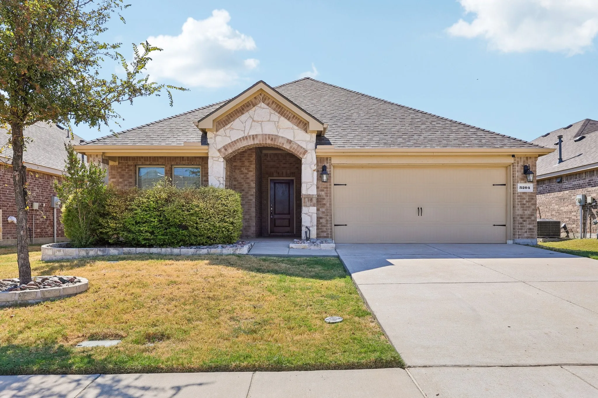 Single Family Residence For Sale in Denton County , 3204 Brazos Drive, Little Elm, Texas 75068, 3 Bedroom, 2 Bathroom, 2 Garage spaces, 1,689 Sqft, built in 2018, mls#21374416, Real Estate Agent in Little Elm, Homes For Sale in Denton county, Homes For Sale in Little Elm, Realtor in Little Elm Texas, Real Estate Brokerage Independent Realty Texas, Luminita Cordes Realtor