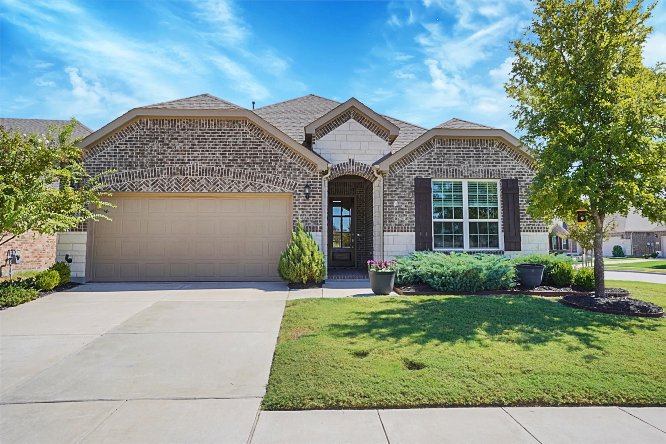 Single Family Residence For Sale in Collin County , 2700 Gillingham Lane, Mc Kinney, Texas 75071, 3 Bedroom, 2 Bathroom, 2 Garage spaces, 2,179 Sqft, built in 2020, mls#21375568, Real Estate Agent in Mc Kinney, Homes For Sale in Collin county, Homes For Sale in Mc Kinney, Realtor in Mc Kinney Texas, Real Estate Brokerage Independent Realty Texas, Luminita Cordes Realtor