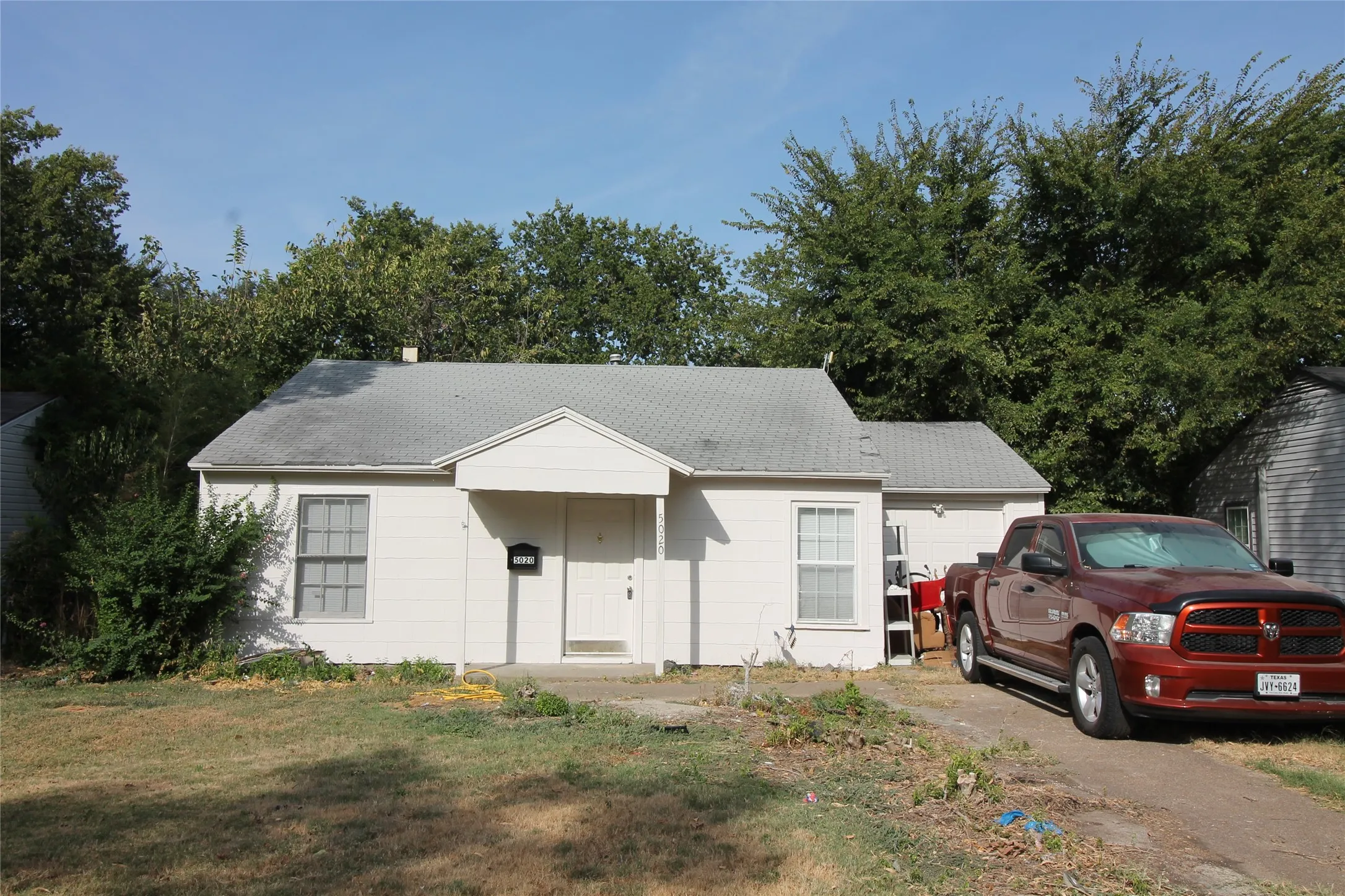 Single Family Residence For Rent in Tarrant County , 5020 Cedar Hill Road, Fort Worth, Texas 76116, 2 Bedroom, 1 Bathroom, 1 Garage spaces, 900 Sqft, built in 1951, mls#21375615, Real Estate Agent in Fort Worth, Homes For Rent in Tarrant county, Homes For Rent in Fort Worth, Realtor in Fort Worth Texas, Real Estate Brokerage Independent Realty Texas, Luminita Cordes Realtor