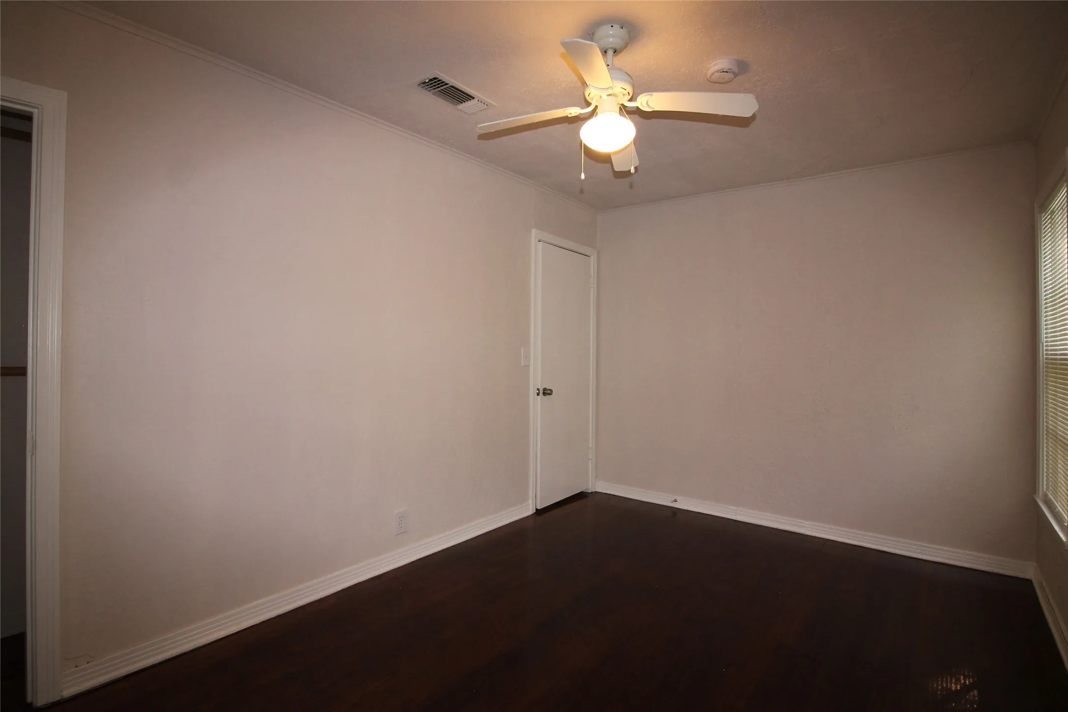 Single Family Residence For Rent in Tarrant County , 5020 Cedar Hill Road, Fort Worth, Texas 76116, 2 Bedroom, 1 Bathroom, 1 Garage spaces, 900 Sqft, built in 1951, mls#21375615, Real Estate Agent in Fort Worth, Homes For Rent in Tarrant county, Homes For Rent in Fort Worth, Realtor in Fort Worth Texas, Real Estate Brokerage Independent Realty Texas, Luminita Cordes Realtor
