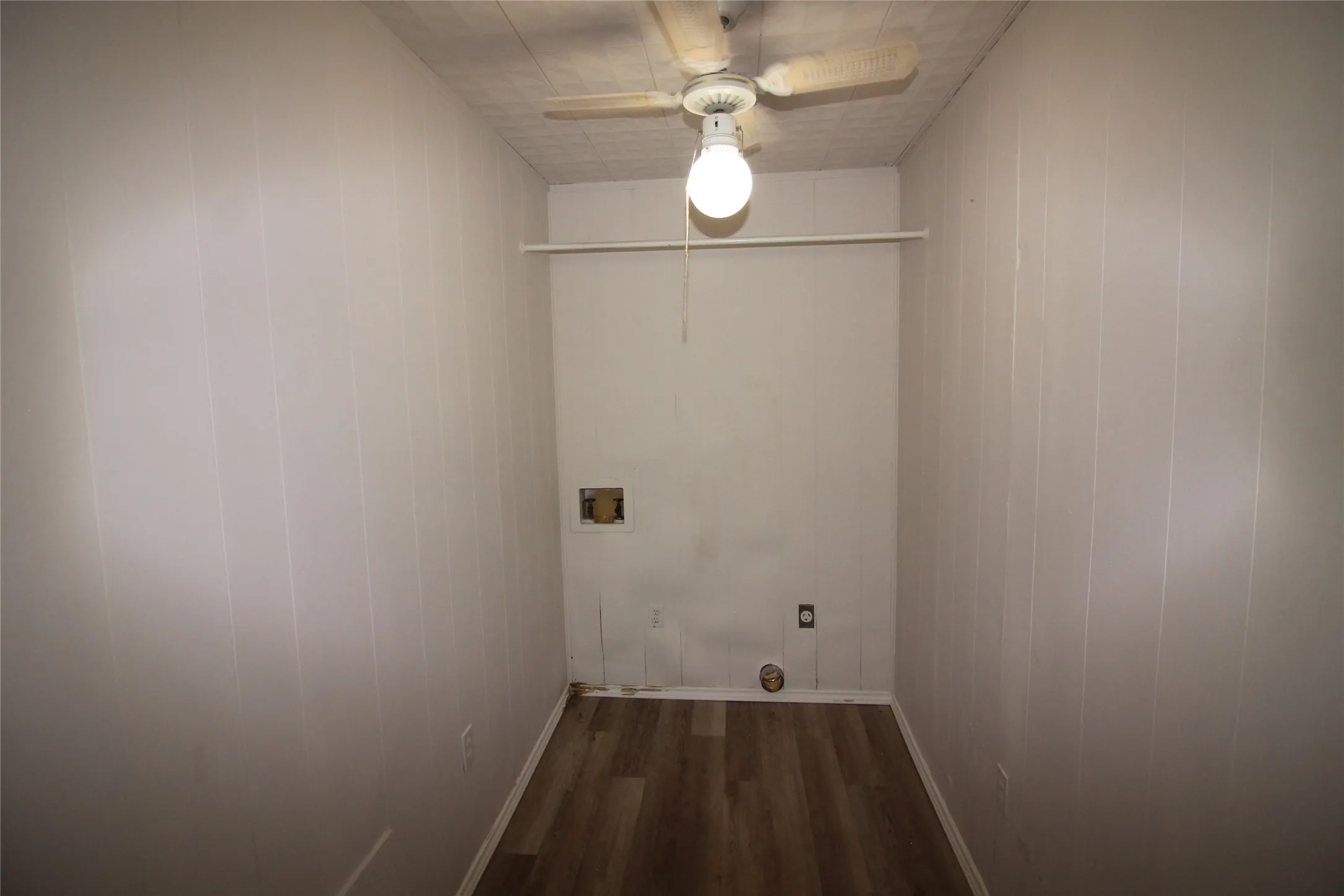Single Family Residence For Rent in Tarrant County , 5020 Cedar Hill Road, Fort Worth, Texas 76116, 2 Bedroom, 1 Bathroom, 1 Garage spaces, 900 Sqft, built in 1951, mls#21375615, Real Estate Agent in Fort Worth, Homes For Rent in Tarrant county, Homes For Rent in Fort Worth, Realtor in Fort Worth Texas, Real Estate Brokerage Independent Realty Texas, Luminita Cordes Realtor