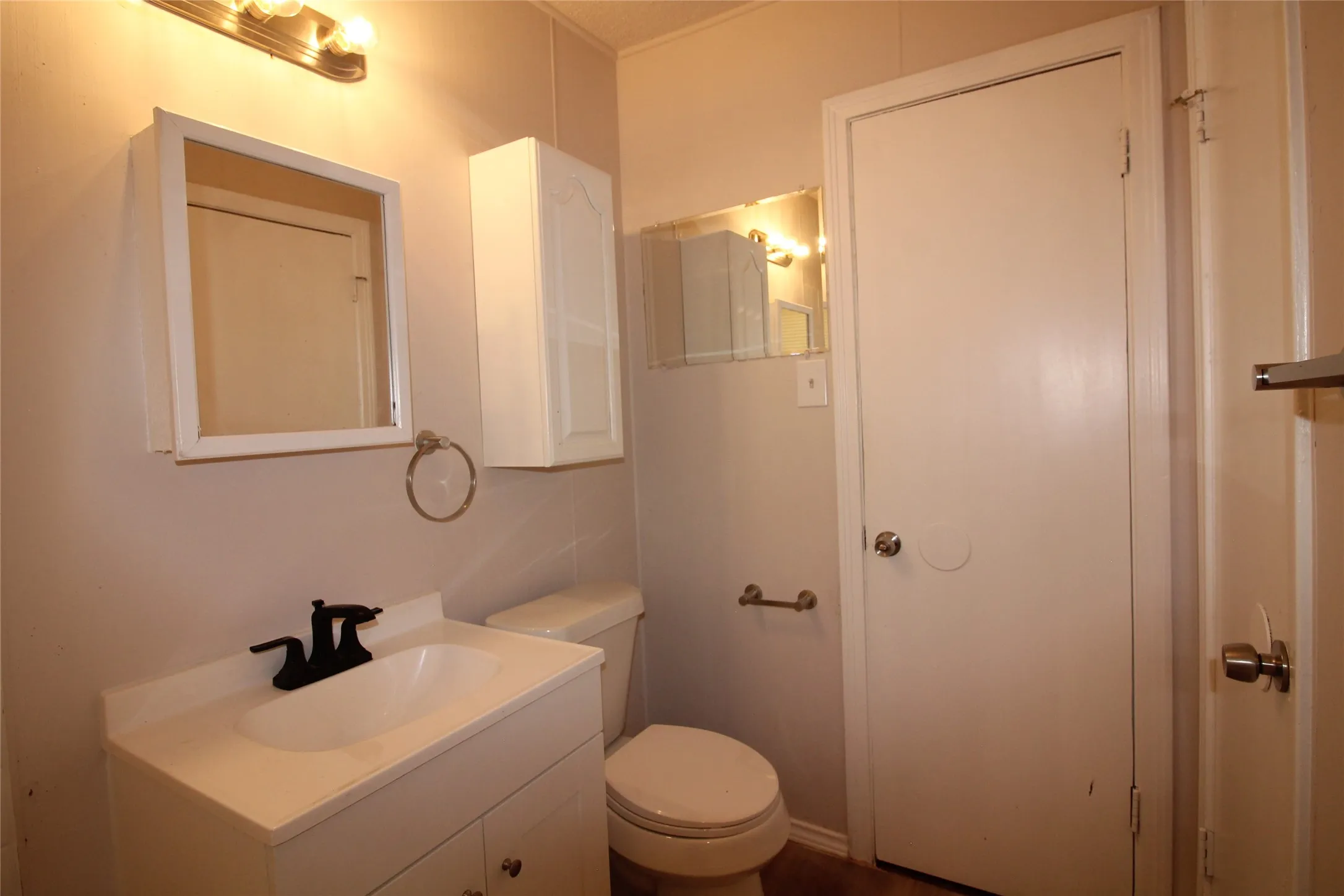 Single Family Residence For Rent in Tarrant County , 5020 Cedar Hill Road, Fort Worth, Texas 76116, 2 Bedroom, 1 Bathroom, 1 Garage spaces, 900 Sqft, built in 1951, mls#21375615, Real Estate Agent in Fort Worth, Homes For Rent in Tarrant county, Homes For Rent in Fort Worth, Realtor in Fort Worth Texas, Real Estate Brokerage Independent Realty Texas, Luminita Cordes Realtor