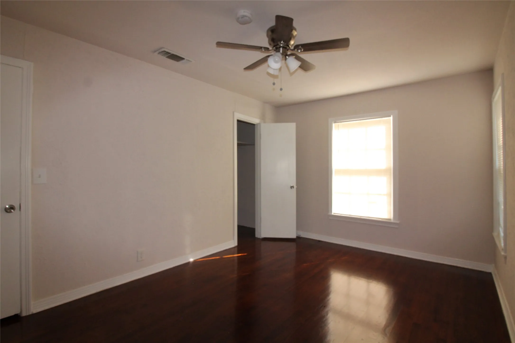 Single Family Residence For Rent in Tarrant County , 5020 Cedar Hill Road, Fort Worth, Texas 76116, 2 Bedroom, 1 Bathroom, 1 Garage spaces, 900 Sqft, built in 1951, mls#21375615, Real Estate Agent in Fort Worth, Homes For Rent in Tarrant county, Homes For Rent in Fort Worth, Realtor in Fort Worth Texas, Real Estate Brokerage Independent Realty Texas, Luminita Cordes Realtor