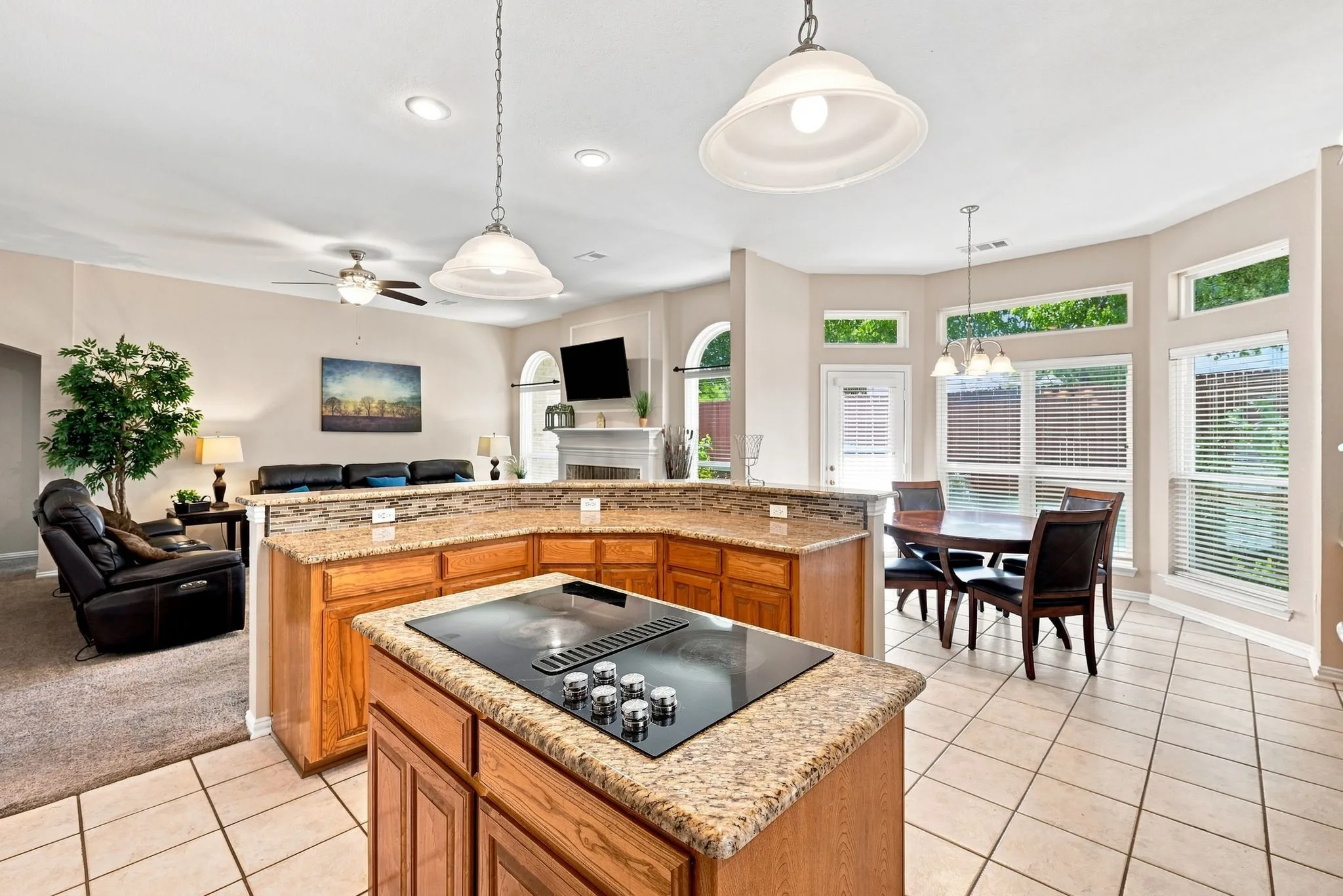 Single Family Residence For Rent in Tarrant County , 2402 N Hunter Place Lane, Arlington, Texas 76006, 4 Bedroom, 3 Bathroom, 2 Garage spaces, 2,569 Sqft, built in 1994, mls#21373572, Real Estate Agent in Arlington, Homes For Rent in Tarrant county, Homes For Rent in Arlington, Realtor in Arlington Texas, Real Estate Brokerage Independent Realty Texas, Luminita Cordes Realtor