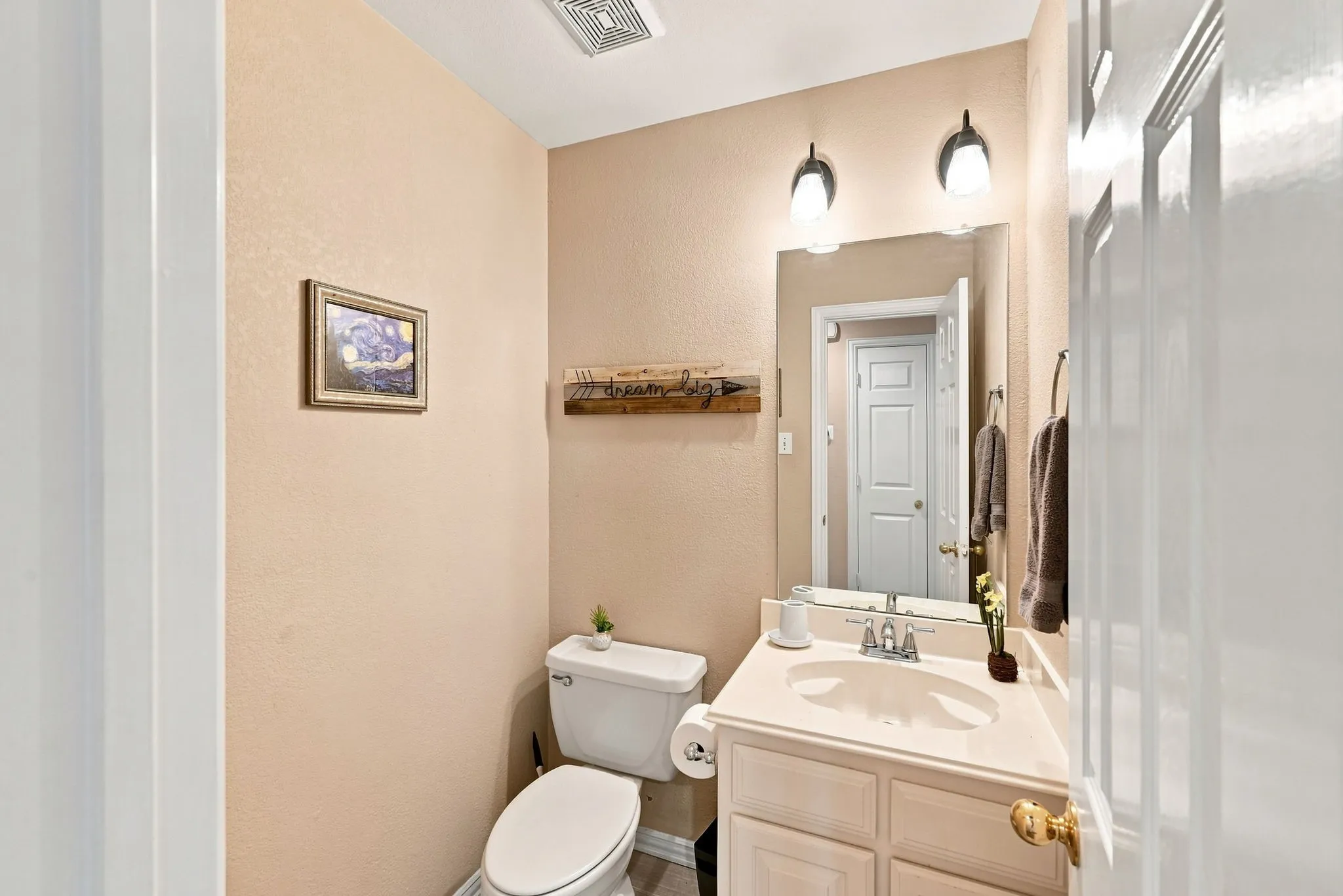 Single Family Residence For Rent in Tarrant County , 2402 N Hunter Place Lane, Arlington, Texas 76006, 4 Bedroom, 3 Bathroom, 2 Garage spaces, 2,569 Sqft, built in 1994, mls#21373572, Real Estate Agent in Arlington, Homes For Rent in Tarrant county, Homes For Rent in Arlington, Realtor in Arlington Texas, Real Estate Brokerage Independent Realty Texas, Luminita Cordes Realtor