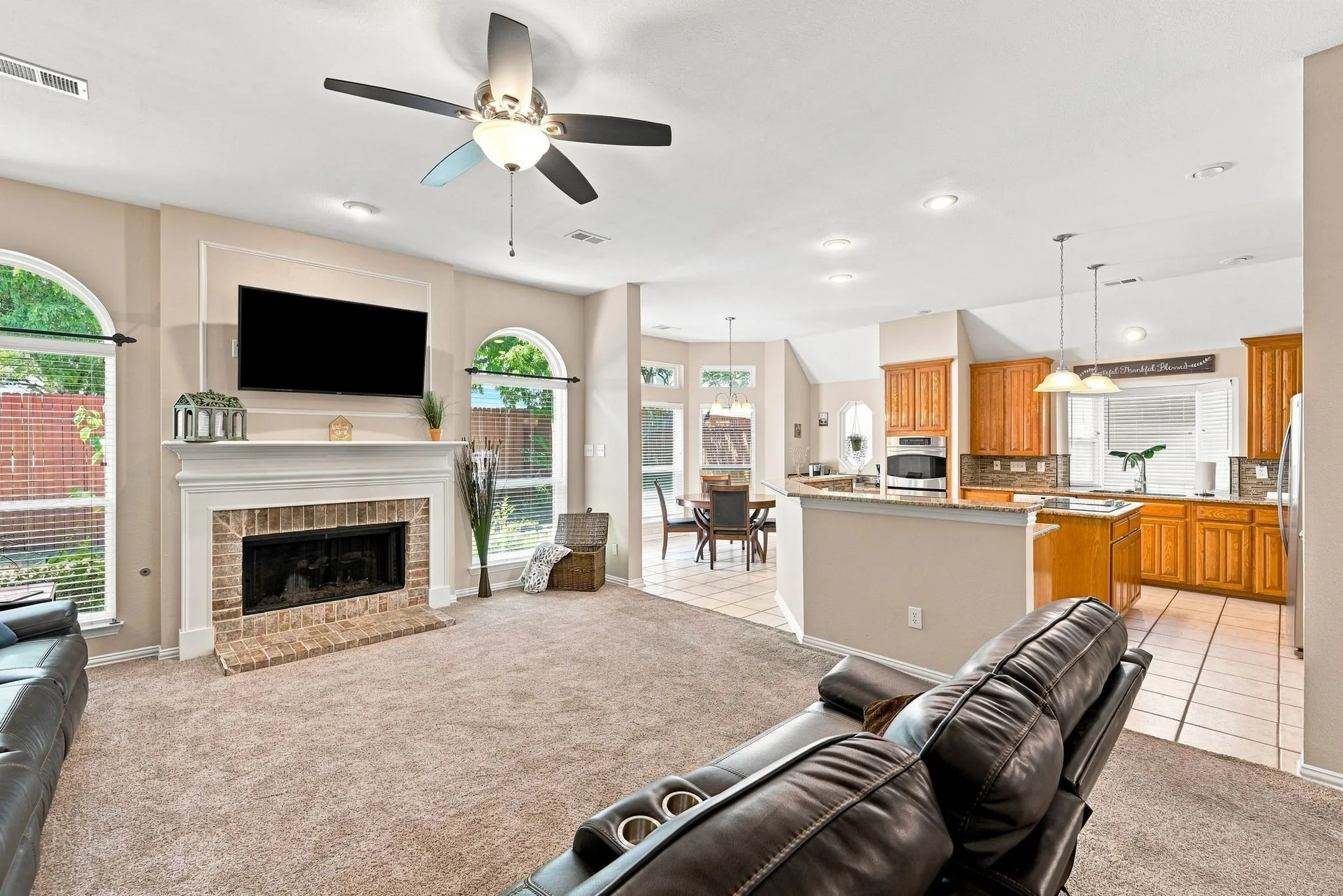 Single Family Residence For Rent in Tarrant County , 2402 N Hunter Place Lane, Arlington, Texas 76006, 4 Bedroom, 3 Bathroom, 2 Garage spaces, 2,569 Sqft, built in 1994, mls#21373572, Real Estate Agent in Arlington, Homes For Rent in Tarrant county, Homes For Rent in Arlington, Realtor in Arlington Texas, Real Estate Brokerage Independent Realty Texas, Luminita Cordes Realtor