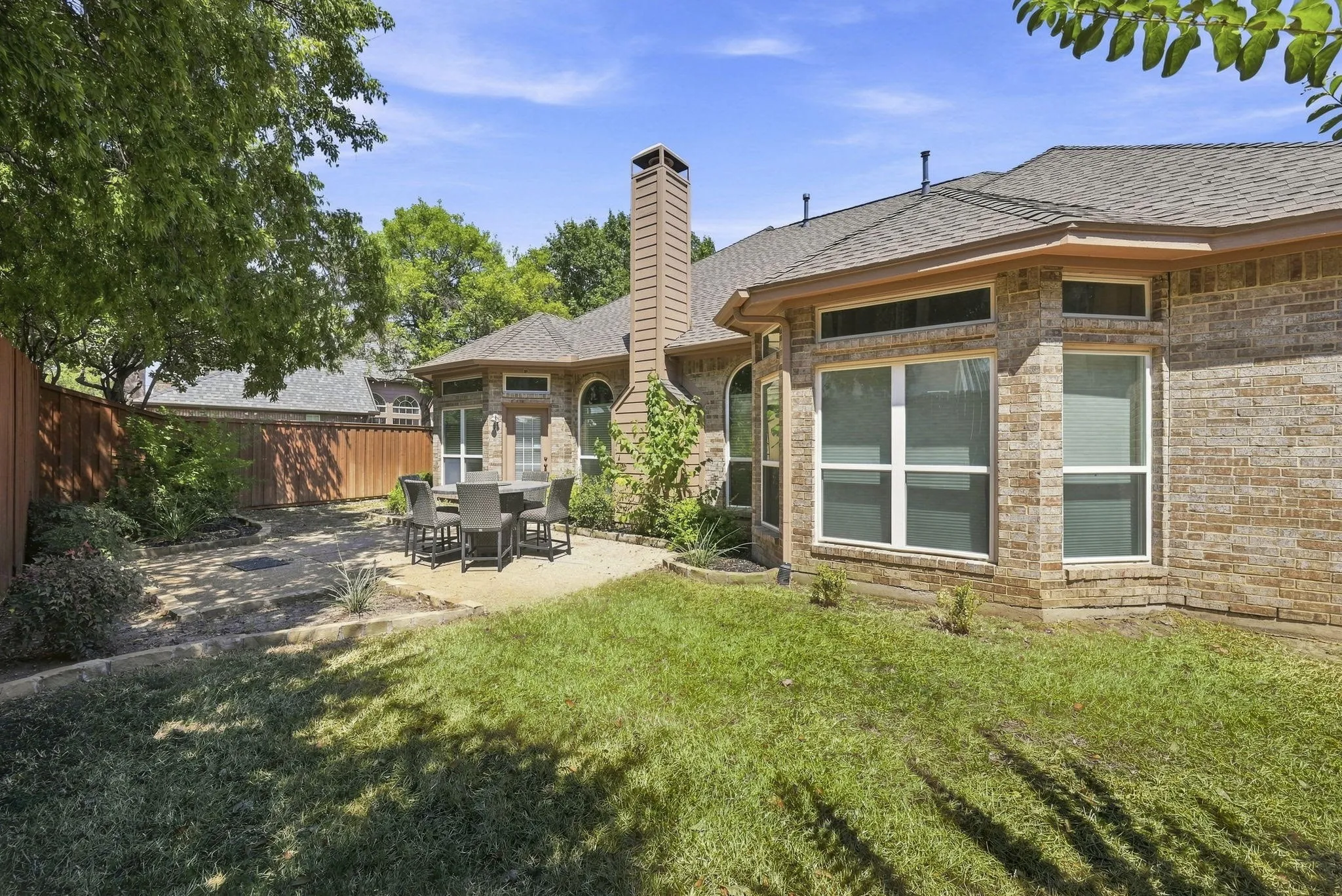 Single Family Residence For Rent in Tarrant County , 2402 N Hunter Place Lane, Arlington, Texas 76006, 4 Bedroom, 3 Bathroom, 2 Garage spaces, 2,569 Sqft, built in 1994, mls#21373572, Real Estate Agent in Arlington, Homes For Rent in Tarrant county, Homes For Rent in Arlington, Realtor in Arlington Texas, Real Estate Brokerage Independent Realty Texas, Luminita Cordes Realtor