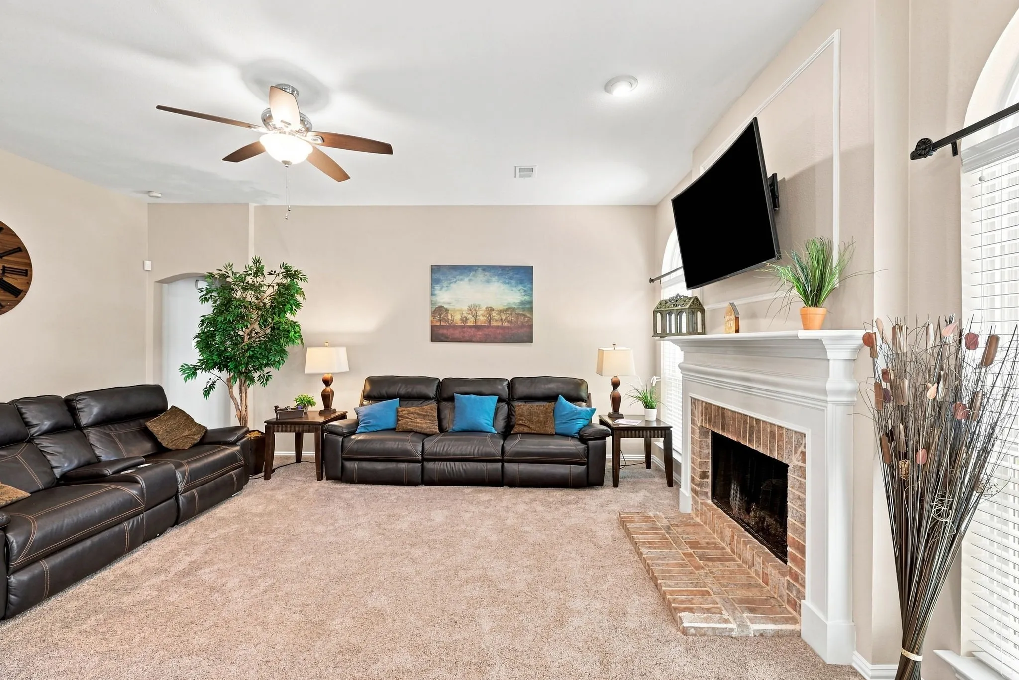 Single Family Residence For Rent in Tarrant County , 2402 N Hunter Place Lane, Arlington, Texas 76006, 4 Bedroom, 3 Bathroom, 2 Garage spaces, 2,569 Sqft, built in 1994, mls#21373572, Real Estate Agent in Arlington, Homes For Rent in Tarrant county, Homes For Rent in Arlington, Realtor in Arlington Texas, Real Estate Brokerage Independent Realty Texas, Luminita Cordes Realtor