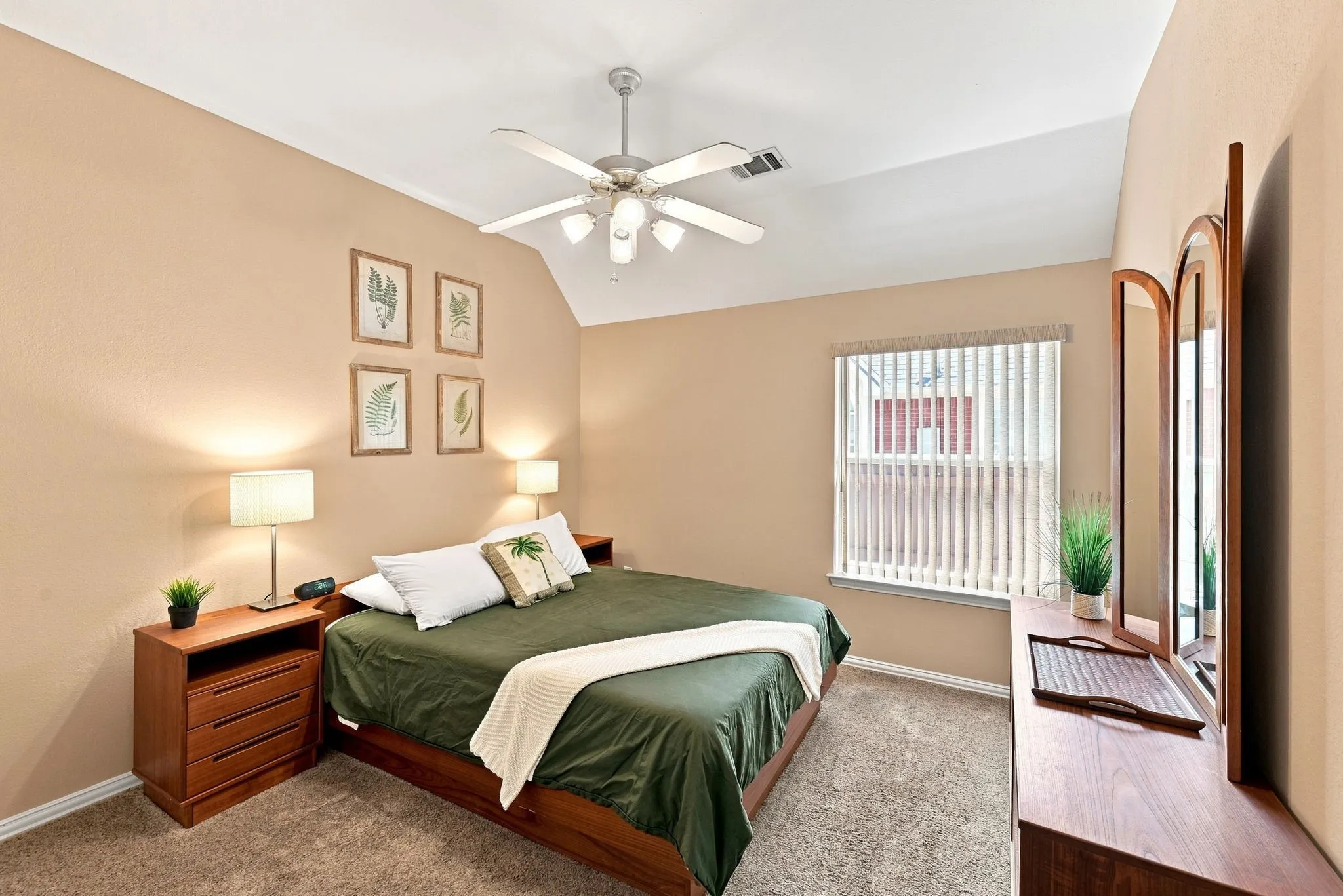 Single Family Residence For Rent in Tarrant County , 2402 N Hunter Place Lane, Arlington, Texas 76006, 4 Bedroom, 3 Bathroom, 2 Garage spaces, 2,569 Sqft, built in 1994, mls#21373572, Real Estate Agent in Arlington, Homes For Rent in Tarrant county, Homes For Rent in Arlington, Realtor in Arlington Texas, Real Estate Brokerage Independent Realty Texas, Luminita Cordes Realtor