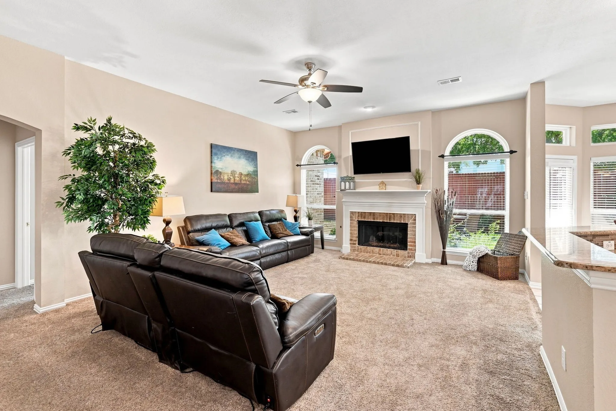 Single Family Residence For Rent in Tarrant County , 2402 N Hunter Place Lane, Arlington, Texas 76006, 4 Bedroom, 3 Bathroom, 2 Garage spaces, 2,569 Sqft, built in 1994, mls#21373572, Real Estate Agent in Arlington, Homes For Rent in Tarrant county, Homes For Rent in Arlington, Realtor in Arlington Texas, Real Estate Brokerage Independent Realty Texas, Luminita Cordes Realtor