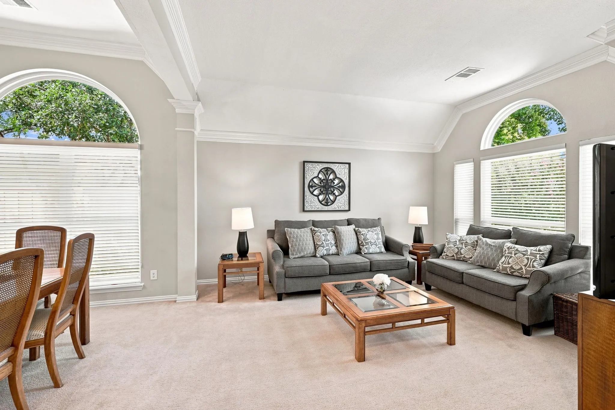 Single Family Residence For Rent in Tarrant County , 2402 N Hunter Place Lane, Arlington, Texas 76006, 4 Bedroom, 3 Bathroom, 2 Garage spaces, 2,569 Sqft, built in 1994, mls#21373572, Real Estate Agent in Arlington, Homes For Rent in Tarrant county, Homes For Rent in Arlington, Realtor in Arlington Texas, Real Estate Brokerage Independent Realty Texas, Luminita Cordes Realtor