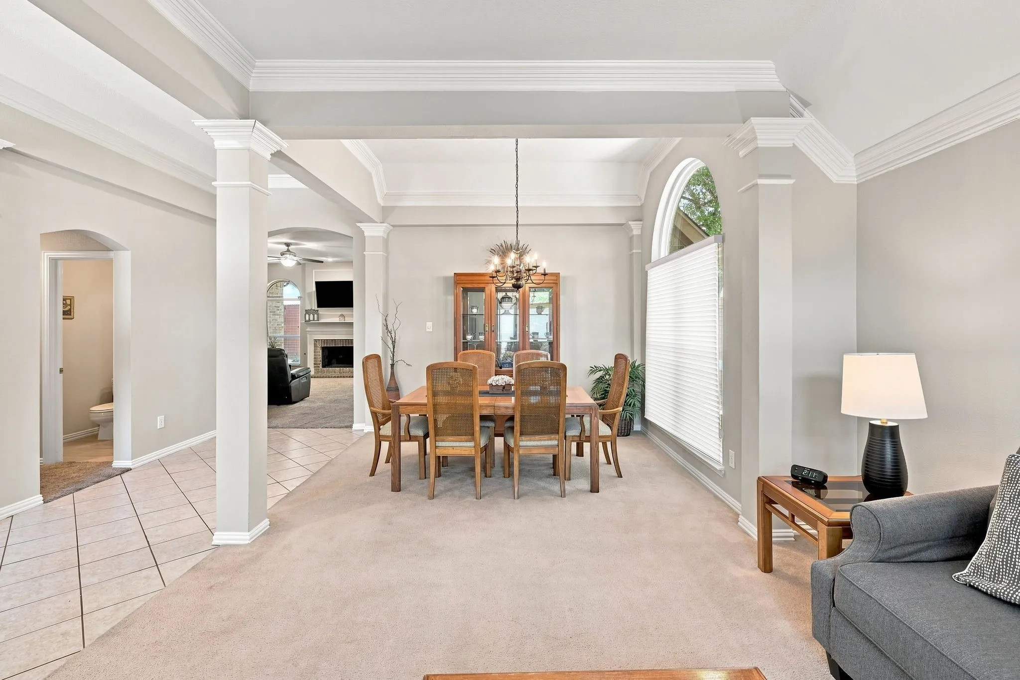 Single Family Residence For Rent in Tarrant County , 2402 N Hunter Place Lane, Arlington, Texas 76006, 4 Bedroom, 3 Bathroom, 2 Garage spaces, 2,569 Sqft, built in 1994, mls#21373572, Real Estate Agent in Arlington, Homes For Rent in Tarrant county, Homes For Rent in Arlington, Realtor in Arlington Texas, Real Estate Brokerage Independent Realty Texas, Luminita Cordes Realtor