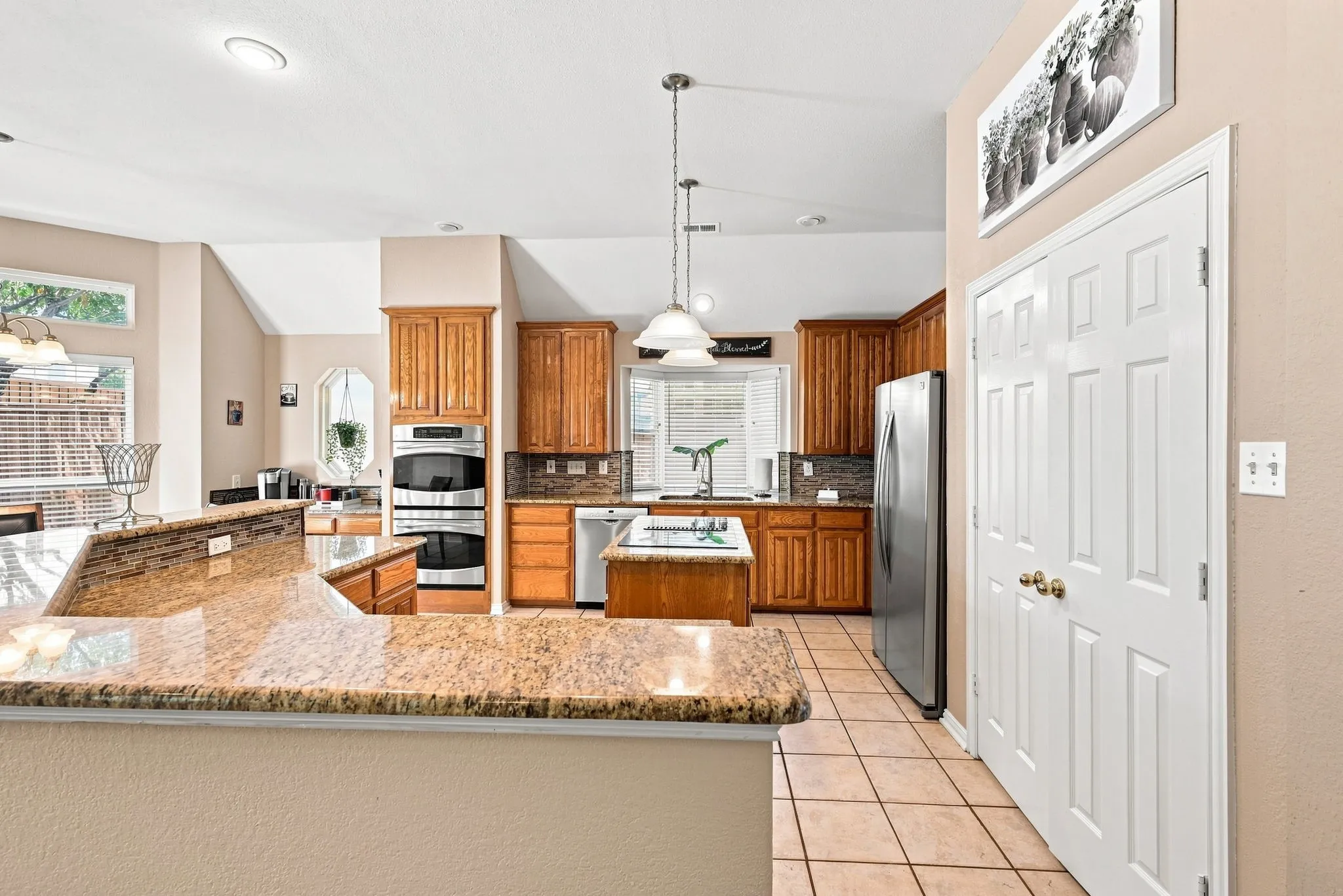 Single Family Residence For Rent in Tarrant County , 2402 N Hunter Place Lane, Arlington, Texas 76006, 4 Bedroom, 3 Bathroom, 2 Garage spaces, 2,569 Sqft, built in 1994, mls#21373572, Real Estate Agent in Arlington, Homes For Rent in Tarrant county, Homes For Rent in Arlington, Realtor in Arlington Texas, Real Estate Brokerage Independent Realty Texas, Luminita Cordes Realtor