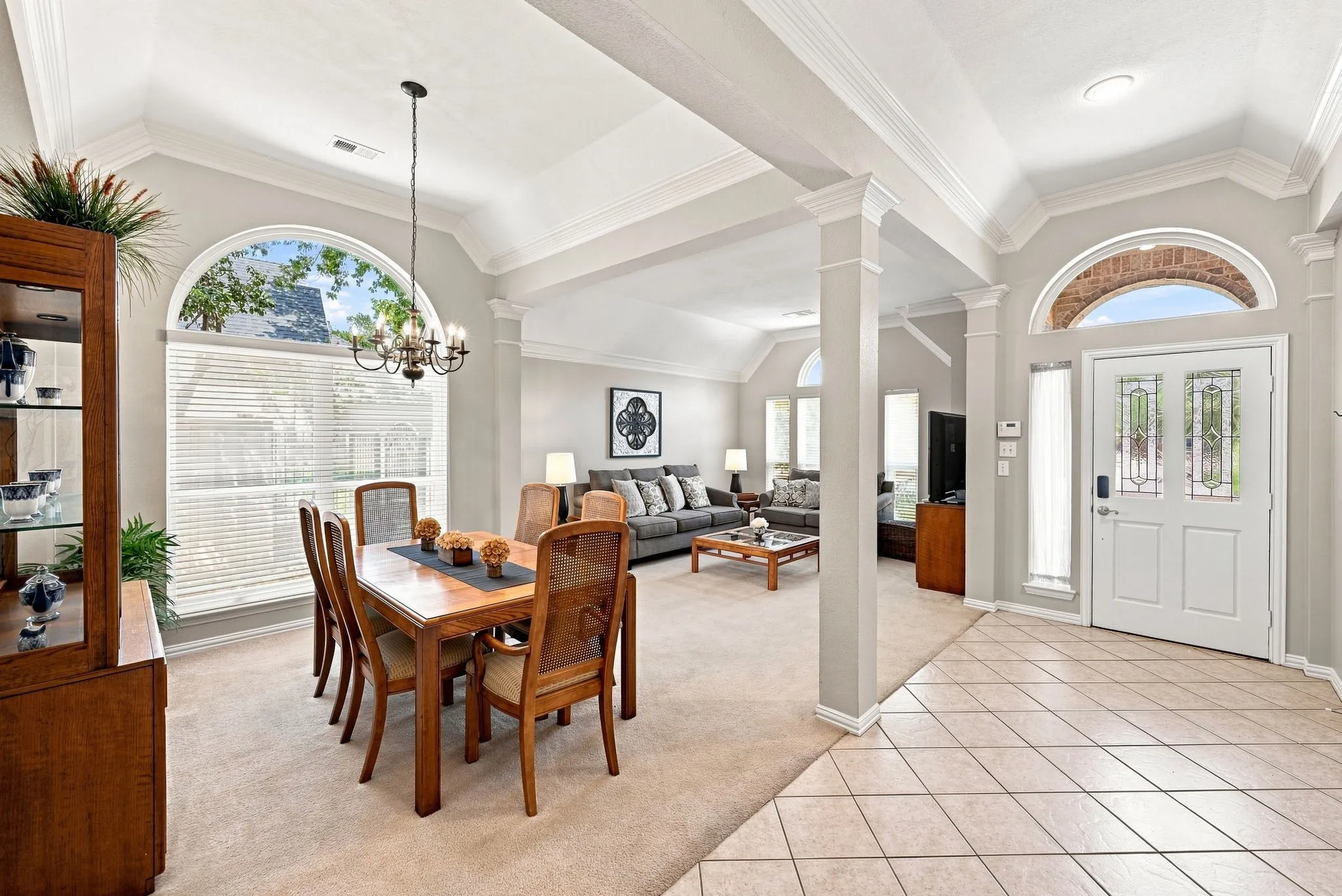 Single Family Residence For Rent in Tarrant County , 2402 N Hunter Place Lane, Arlington, Texas 76006, 4 Bedroom, 3 Bathroom, 2 Garage spaces, 2,569 Sqft, built in 1994, mls#21373572, Real Estate Agent in Arlington, Homes For Rent in Tarrant county, Homes For Rent in Arlington, Realtor in Arlington Texas, Real Estate Brokerage Independent Realty Texas, Luminita Cordes Realtor