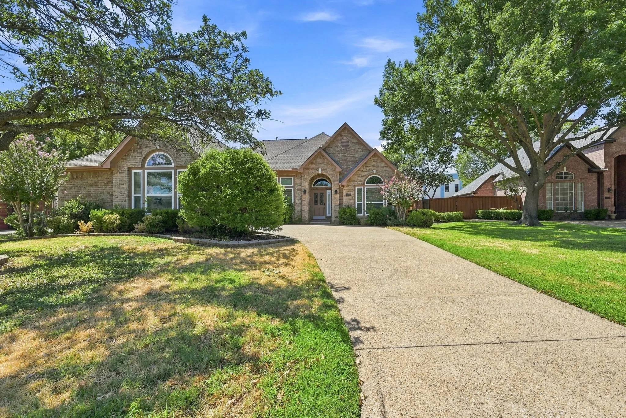 Single Family Residence For Rent in Tarrant County , 2402 N Hunter Place Lane, Arlington, Texas 76006, 4 Bedroom, 3 Bathroom, 2 Garage spaces, 2,569 Sqft, built in 1994, mls#21373572, Real Estate Agent in Arlington, Homes For Rent in Tarrant county, Homes For Rent in Arlington, Realtor in Arlington Texas, Real Estate Brokerage Independent Realty Texas, Luminita Cordes Realtor