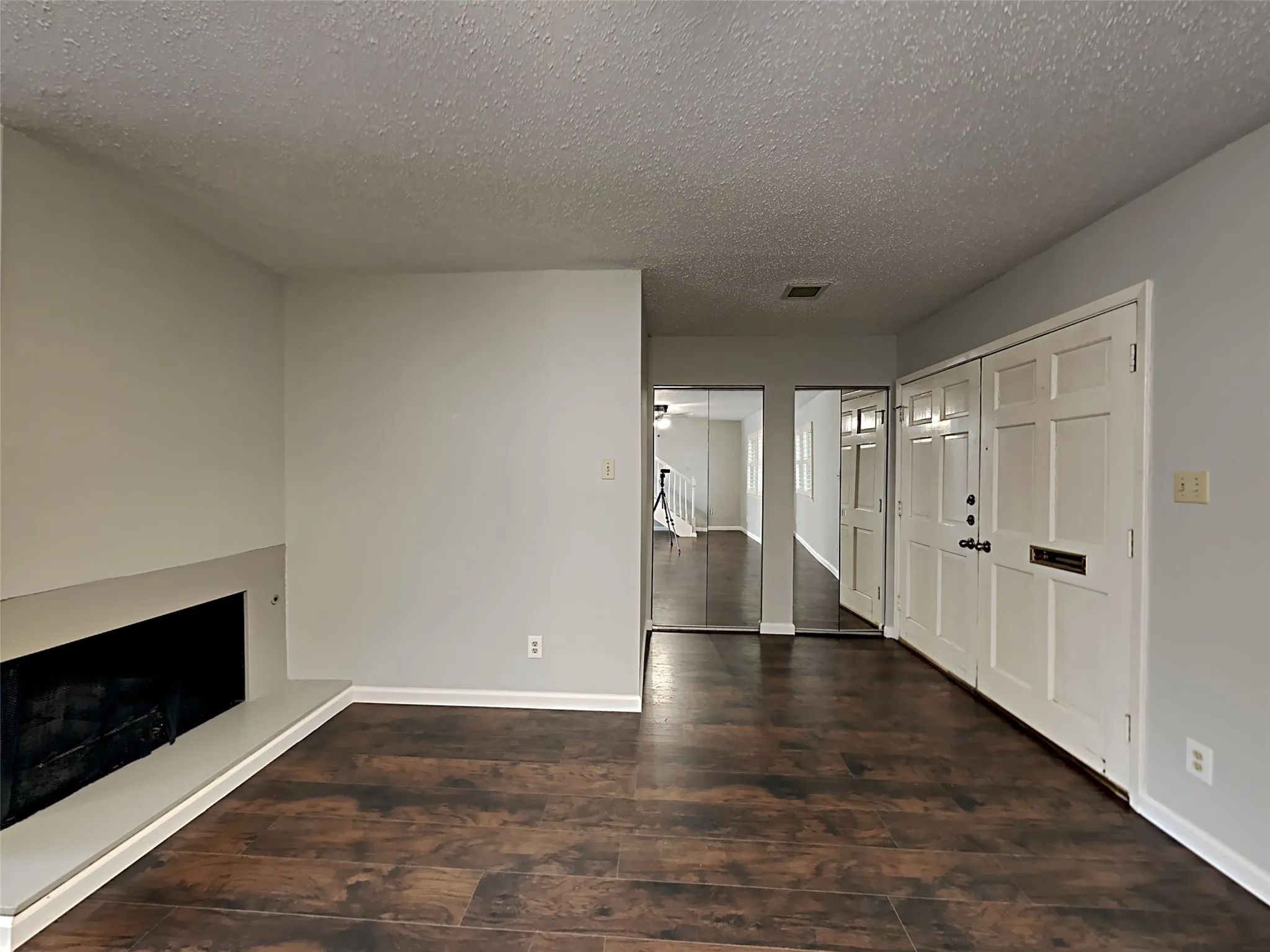 Townhouse For Rent in Tarrant County , 462 Westview Terrace, Arlington, Texas 76013, 3 Bedroom, 3 Bathroom, Garage spaces, 1,728 Sqft, built in 1969, mls#21375616, Real Estate Agent in Arlington, Homes For Rent in Tarrant county, Homes For Rent in Arlington, Realtor in Arlington Texas, Real Estate Brokerage Independent Realty Texas, Luminita Cordes Realtor