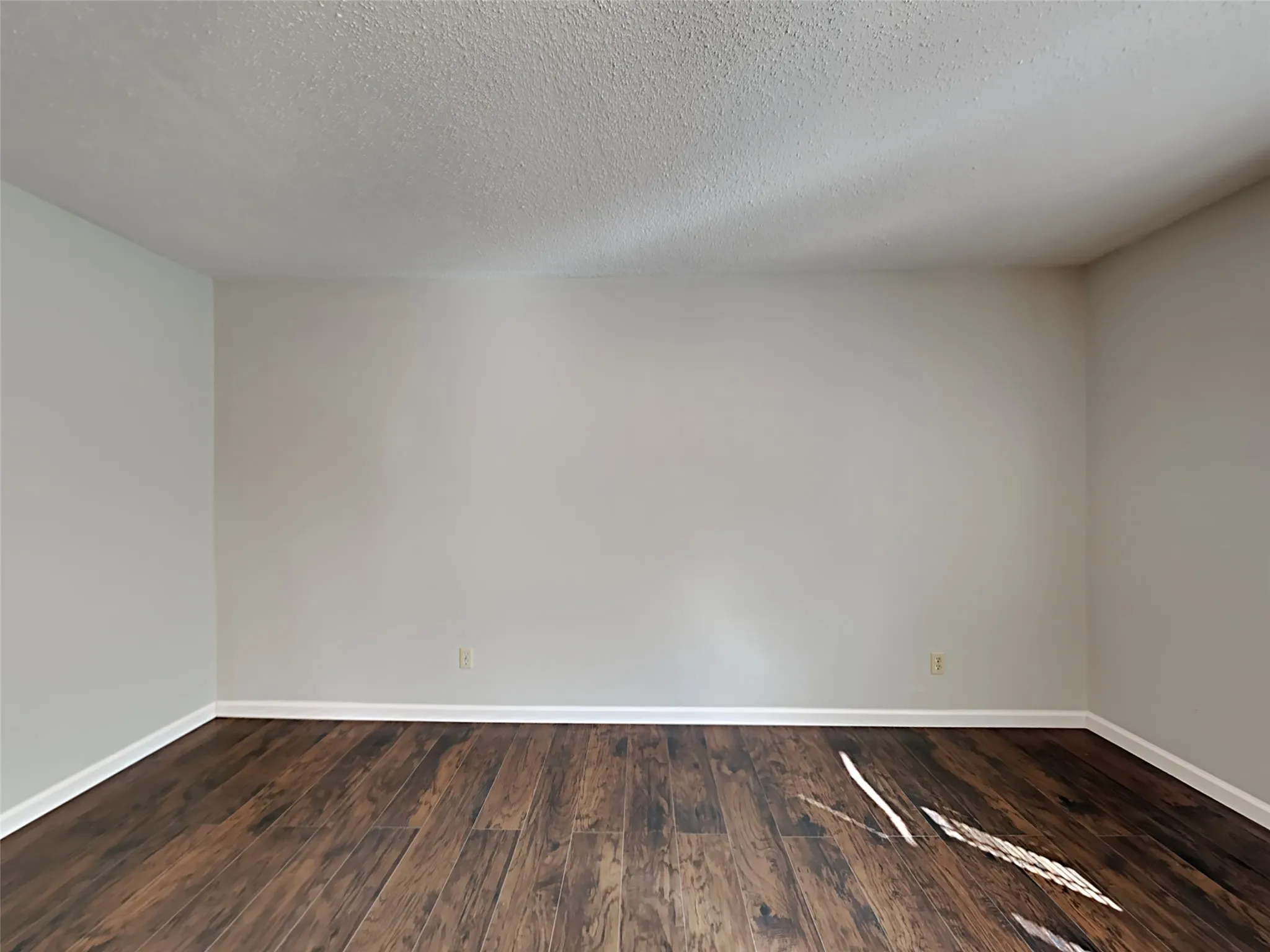 Townhouse For Rent in Tarrant County , 462 Westview Terrace, Arlington, Texas 76013, 3 Bedroom, 3 Bathroom, Garage spaces, 1,728 Sqft, built in 1969, mls#21375616, Real Estate Agent in Arlington, Homes For Rent in Tarrant county, Homes For Rent in Arlington, Realtor in Arlington Texas, Real Estate Brokerage Independent Realty Texas, Luminita Cordes Realtor