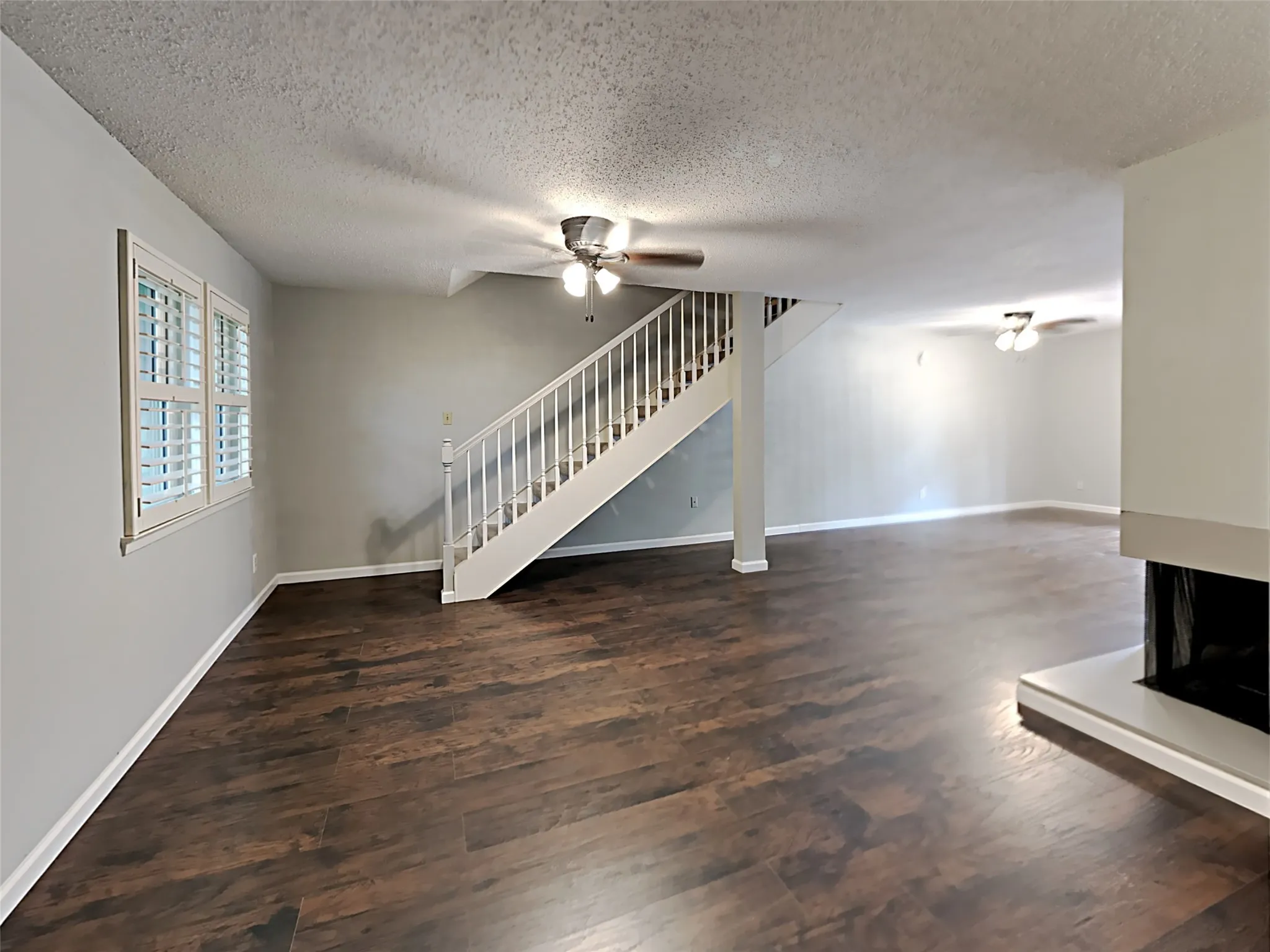 Townhouse For Rent in Tarrant County , 462 Westview Terrace, Arlington, Texas 76013, 3 Bedroom, 3 Bathroom, Garage spaces, 1,728 Sqft, built in 1969, mls#21375616, Real Estate Agent in Arlington, Homes For Rent in Tarrant county, Homes For Rent in Arlington, Realtor in Arlington Texas, Real Estate Brokerage Independent Realty Texas, Luminita Cordes Realtor