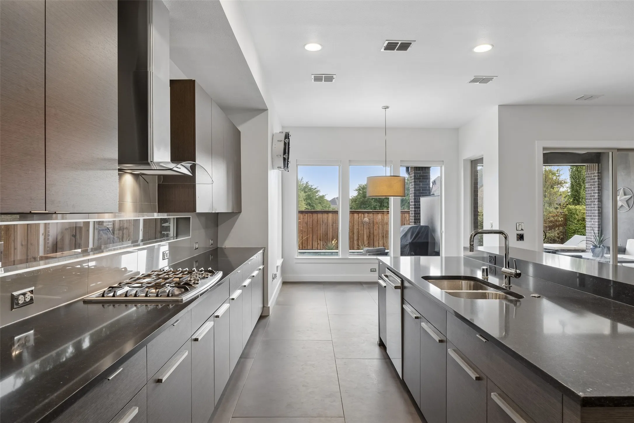 Single Family Residence For Sale in Denton County , 769 Laverton Drive, Frisco, Texas 75036, 5 Bedroom, 7 Bathroom, 3 Garage spaces, 4,267 Sqft, built in 2016, mls#21370801, Real Estate Agent in Frisco, Homes For Sale in Denton county, Homes For Sale in Frisco, Realtor in Frisco Texas, Real Estate Brokerage Independent Realty Texas, Luminita Cordes Realtor