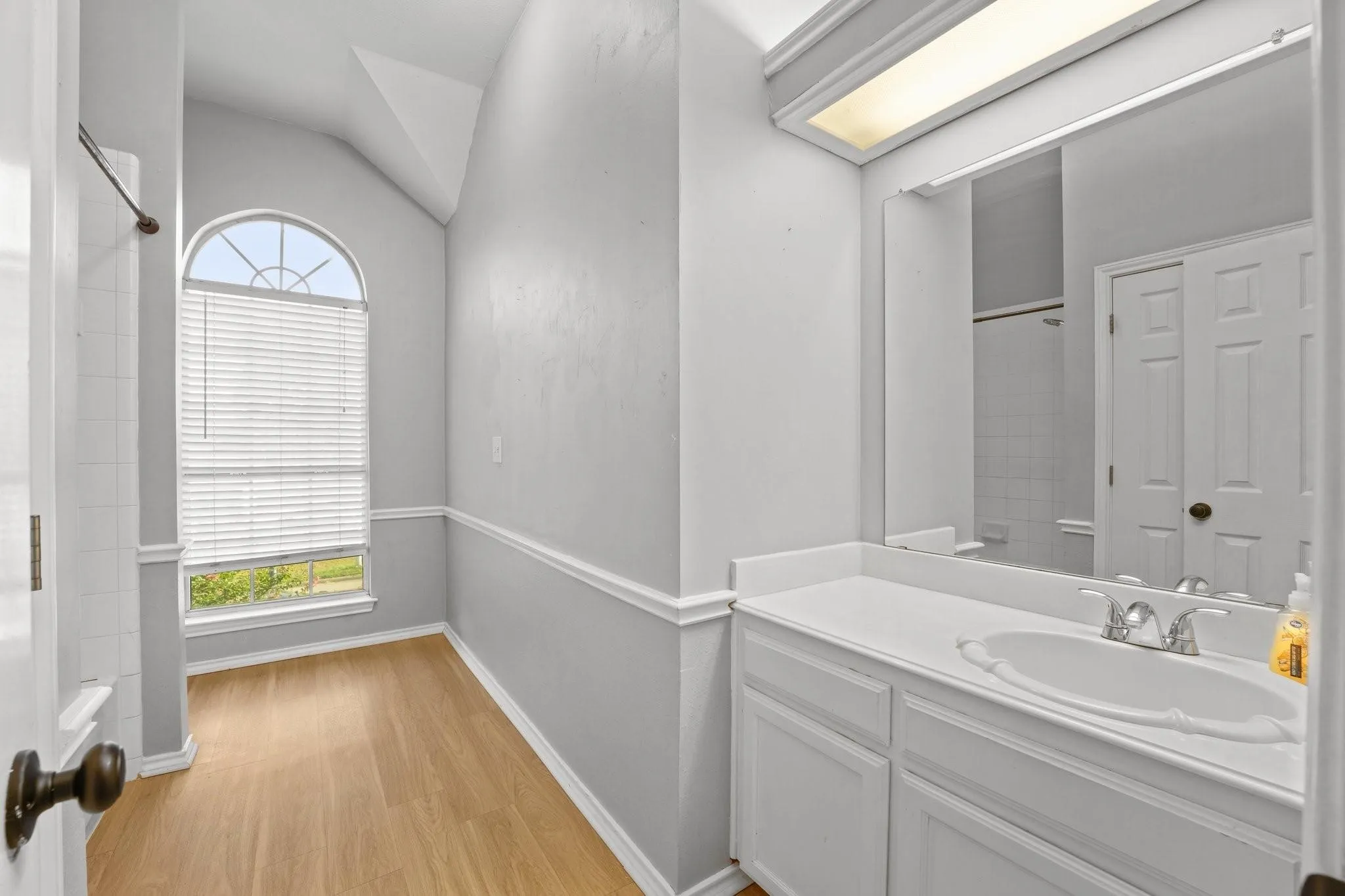 Single Family Residence For Rent in Tarrant County , 1801 Overland Street, Fort Worth, Texas 76131, 3 Bedroom, 3 Bathroom, 2 Garage spaces, 1,926 Sqft, built in 1996, mls#21375617, Real Estate Agent in Fort Worth, Homes For Rent in Tarrant county, Homes For Rent in Fort Worth, Realtor in Fort Worth Texas, Real Estate Brokerage Independent Realty Texas, Luminita Cordes Realtor