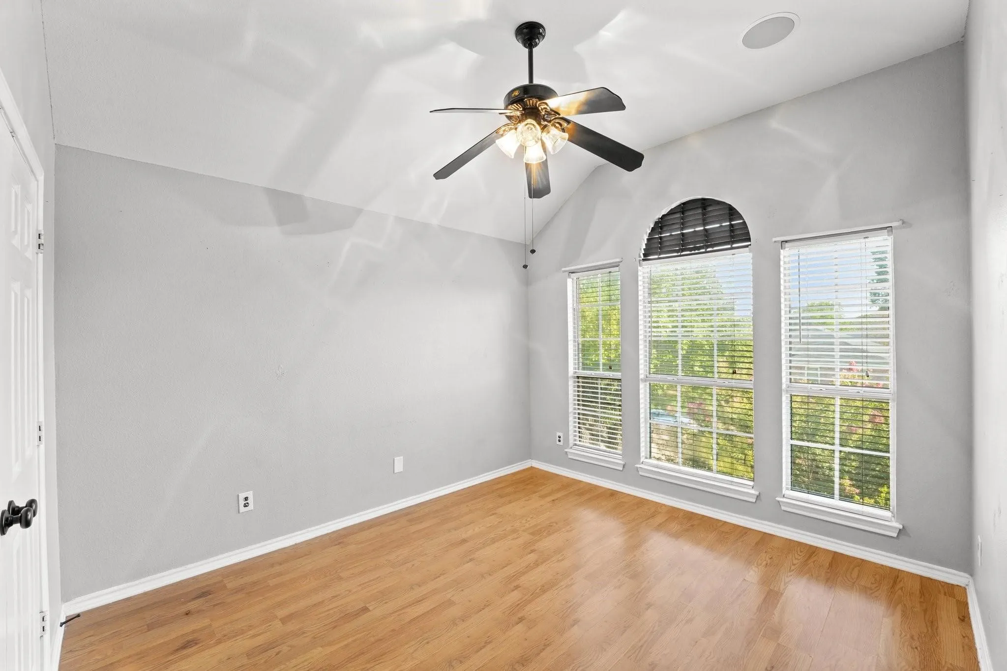 Single Family Residence For Rent in Tarrant County , 1801 Overland Street, Fort Worth, Texas 76131, 3 Bedroom, 3 Bathroom, 2 Garage spaces, 1,926 Sqft, built in 1996, mls#21375617, Real Estate Agent in Fort Worth, Homes For Rent in Tarrant county, Homes For Rent in Fort Worth, Realtor in Fort Worth Texas, Real Estate Brokerage Independent Realty Texas, Luminita Cordes Realtor