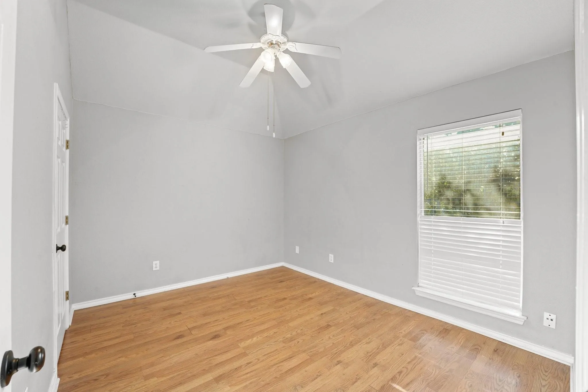 Single Family Residence For Rent in Tarrant County , 1801 Overland Street, Fort Worth, Texas 76131, 3 Bedroom, 3 Bathroom, 2 Garage spaces, 1,926 Sqft, built in 1996, mls#21375617, Real Estate Agent in Fort Worth, Homes For Rent in Tarrant county, Homes For Rent in Fort Worth, Realtor in Fort Worth Texas, Real Estate Brokerage Independent Realty Texas, Luminita Cordes Realtor