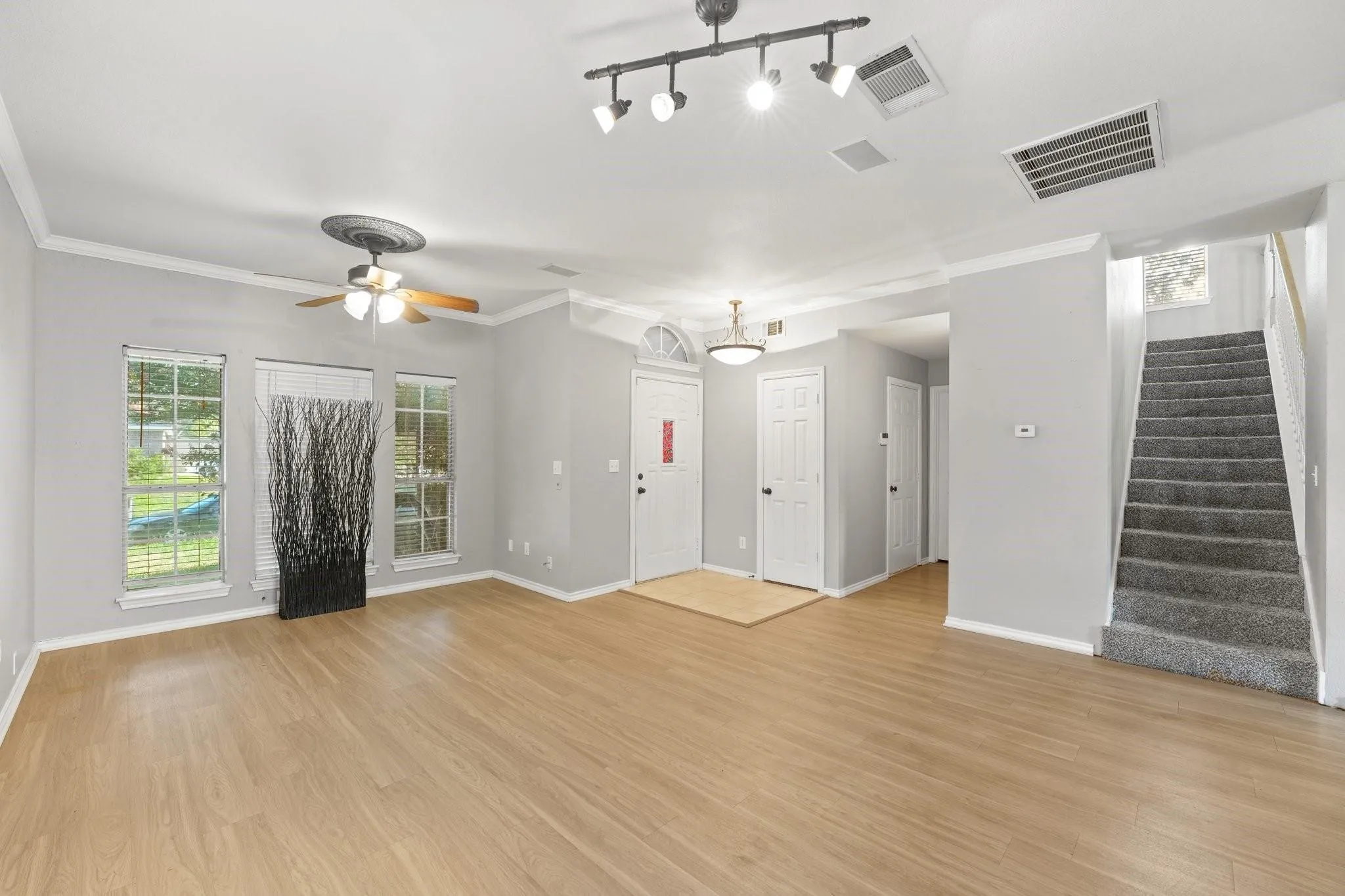 Single Family Residence For Rent in Tarrant County , 1801 Overland Street, Fort Worth, Texas 76131, 3 Bedroom, 3 Bathroom, 2 Garage spaces, 1,926 Sqft, built in 1996, mls#21375617, Real Estate Agent in Fort Worth, Homes For Rent in Tarrant county, Homes For Rent in Fort Worth, Realtor in Fort Worth Texas, Real Estate Brokerage Independent Realty Texas, Luminita Cordes Realtor