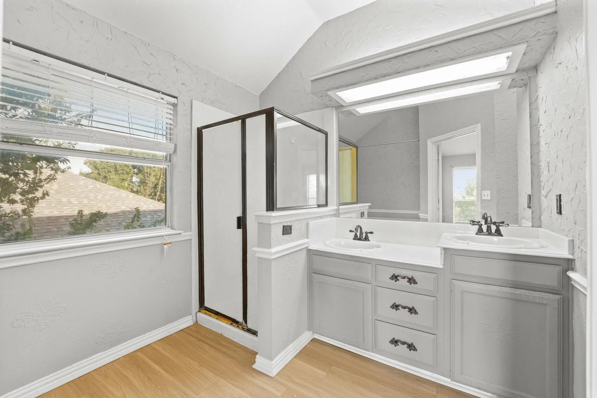 Single Family Residence For Rent in Tarrant County , 1801 Overland Street, Fort Worth, Texas 76131, 3 Bedroom, 3 Bathroom, 2 Garage spaces, 1,926 Sqft, built in 1996, mls#21375617, Real Estate Agent in Fort Worth, Homes For Rent in Tarrant county, Homes For Rent in Fort Worth, Realtor in Fort Worth Texas, Real Estate Brokerage Independent Realty Texas, Luminita Cordes Realtor