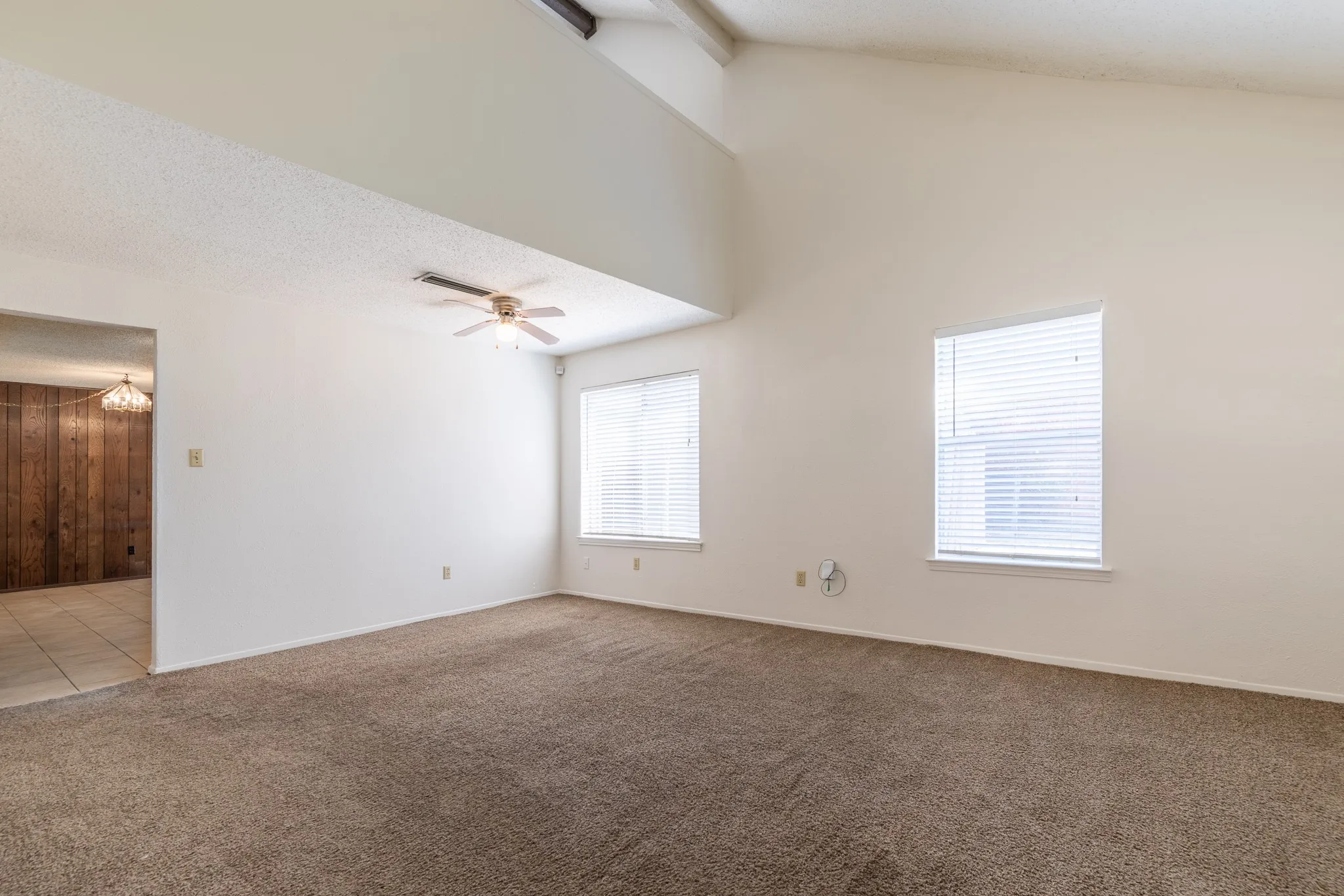 Single Family Residence For Rent in Tarrant County , 209 Pebblebrook Street, Arlington, Texas 76014, 3 Bedroom, 2 Bathroom, 2 Garage spaces, 1,626 Sqft, built in 1975, mls#21375597, Real Estate Agent in Arlington, Homes For Rent in Tarrant county, Homes For Rent in Arlington, Realtor in Arlington Texas, Real Estate Brokerage Independent Realty Texas, Luminita Cordes Realtor
