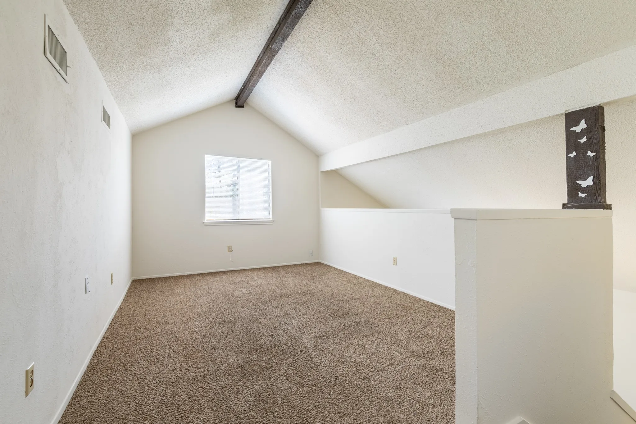 Single Family Residence For Rent in Tarrant County , 209 Pebblebrook Street, Arlington, Texas 76014, 3 Bedroom, 2 Bathroom, 2 Garage spaces, 1,626 Sqft, built in 1975, mls#21375597, Real Estate Agent in Arlington, Homes For Rent in Tarrant county, Homes For Rent in Arlington, Realtor in Arlington Texas, Real Estate Brokerage Independent Realty Texas, Luminita Cordes Realtor