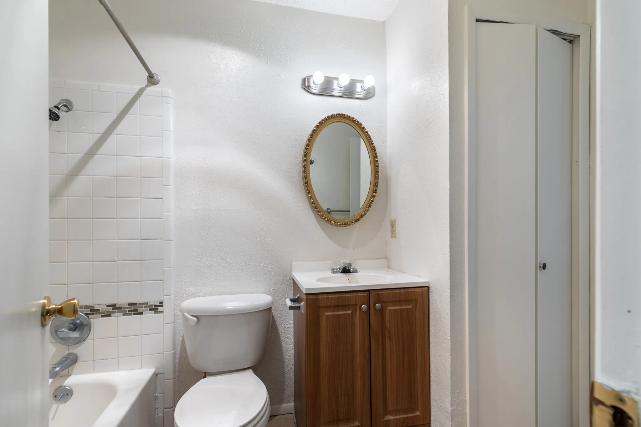 Single Family Residence For Rent in Tarrant County , 209 Pebblebrook Street, Arlington, Texas 76014, 3 Bedroom, 2 Bathroom, 2 Garage spaces, 1,626 Sqft, built in 1975, mls#21375597, Real Estate Agent in Arlington, Homes For Rent in Tarrant county, Homes For Rent in Arlington, Realtor in Arlington Texas, Real Estate Brokerage Independent Realty Texas, Luminita Cordes Realtor