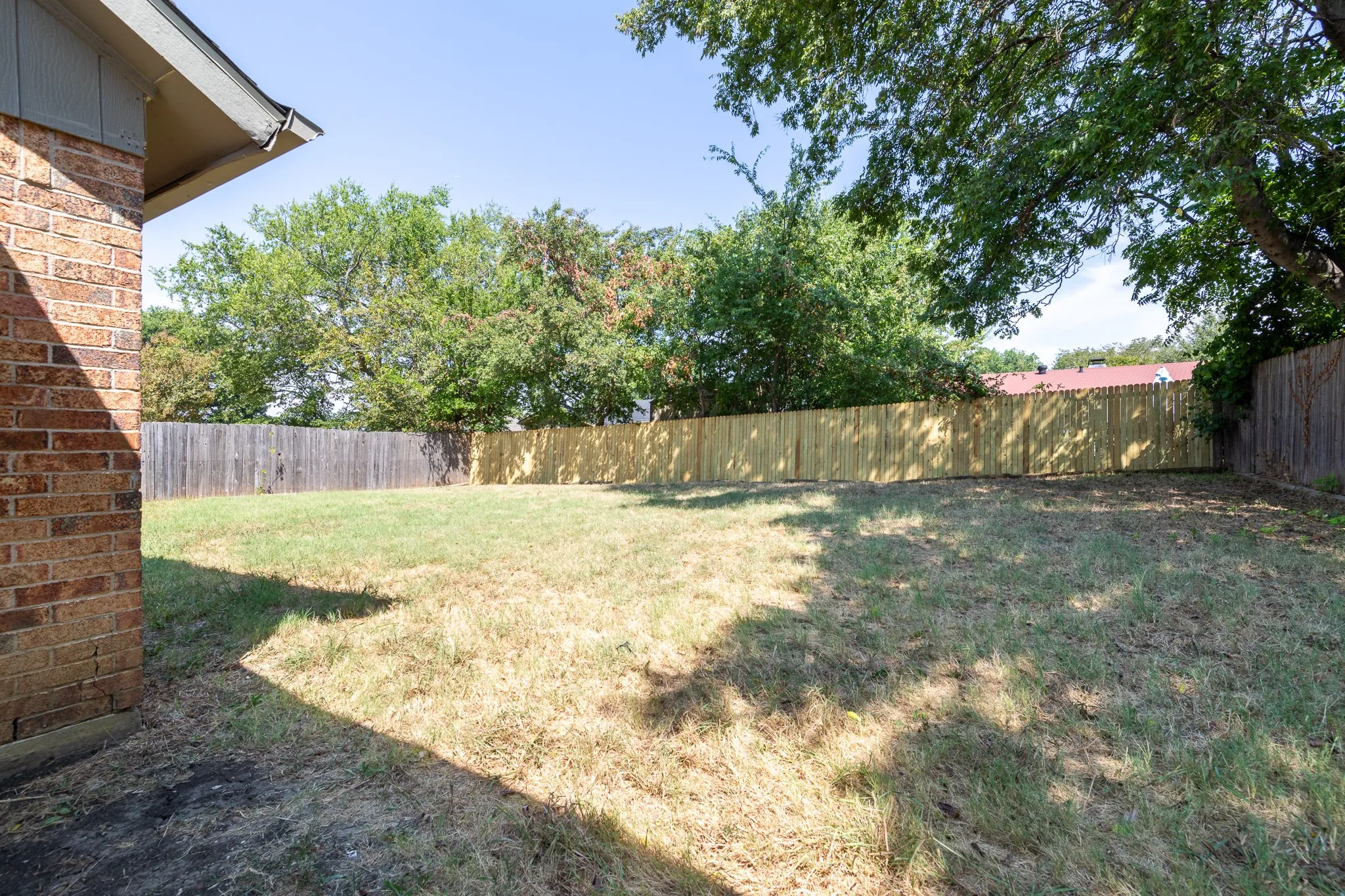 Single Family Residence For Rent in Tarrant County , 209 Pebblebrook Street, Arlington, Texas 76014, 3 Bedroom, 2 Bathroom, 2 Garage spaces, 1,626 Sqft, built in 1975, mls#21375597, Real Estate Agent in Arlington, Homes For Rent in Tarrant county, Homes For Rent in Arlington, Realtor in Arlington Texas, Real Estate Brokerage Independent Realty Texas, Luminita Cordes Realtor