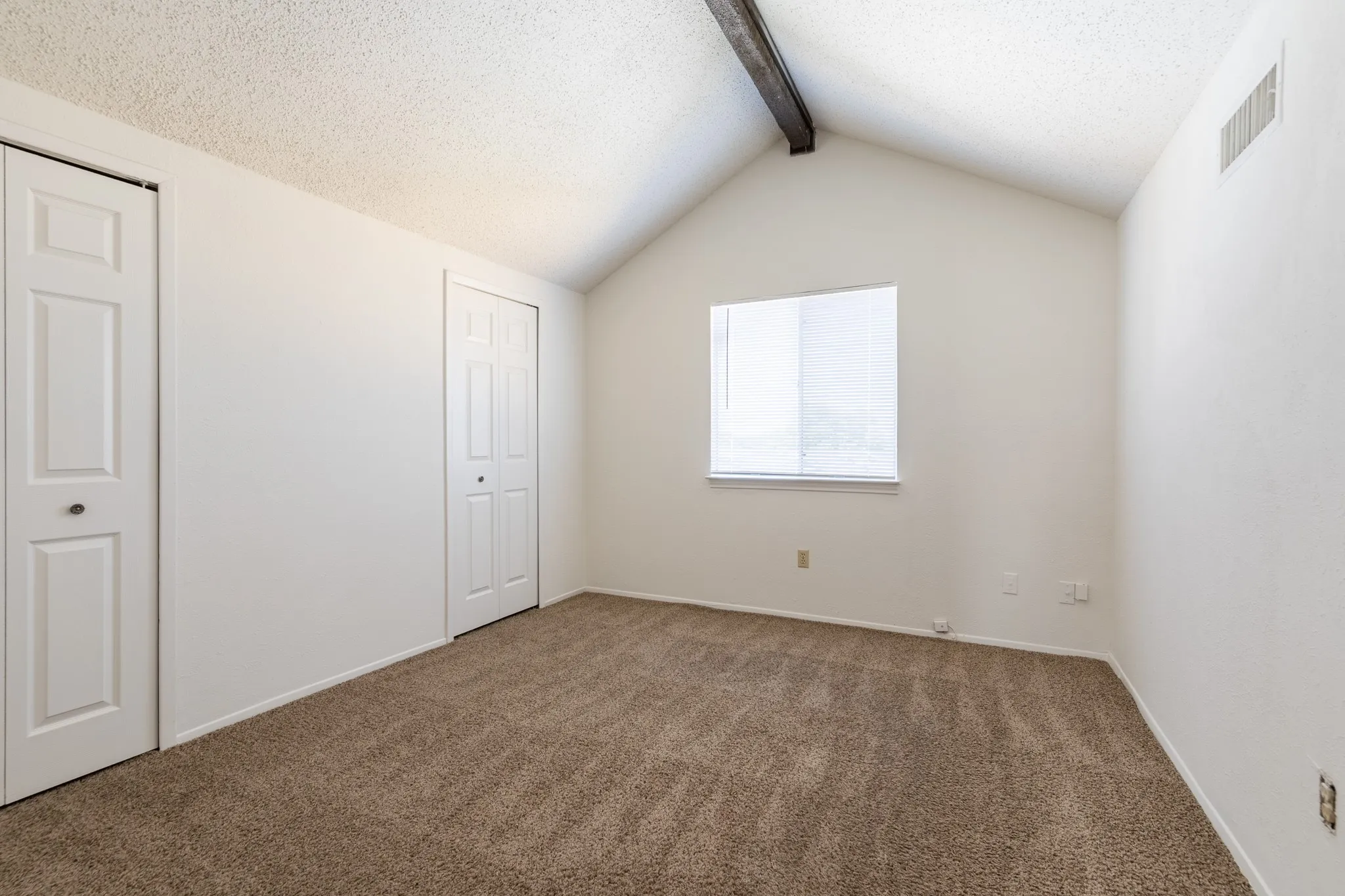 Single Family Residence For Rent in Tarrant County , 209 Pebblebrook Street, Arlington, Texas 76014, 3 Bedroom, 2 Bathroom, 2 Garage spaces, 1,626 Sqft, built in 1975, mls#21375597, Real Estate Agent in Arlington, Homes For Rent in Tarrant county, Homes For Rent in Arlington, Realtor in Arlington Texas, Real Estate Brokerage Independent Realty Texas, Luminita Cordes Realtor